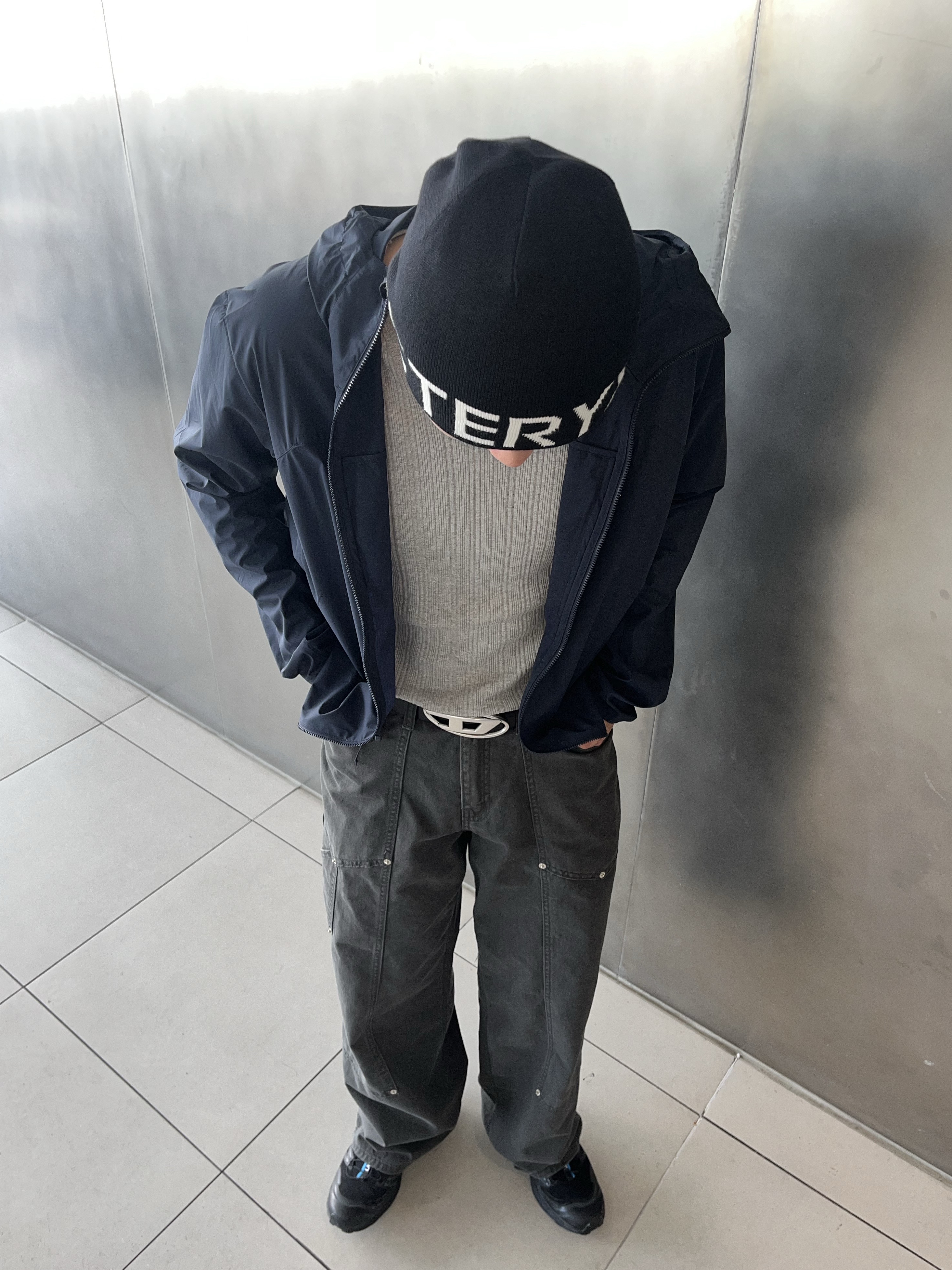 Arc'teryx Squamish Hoody Black Sapphire, Salomon XT-6 ADV Black 착용 스타일 - 3