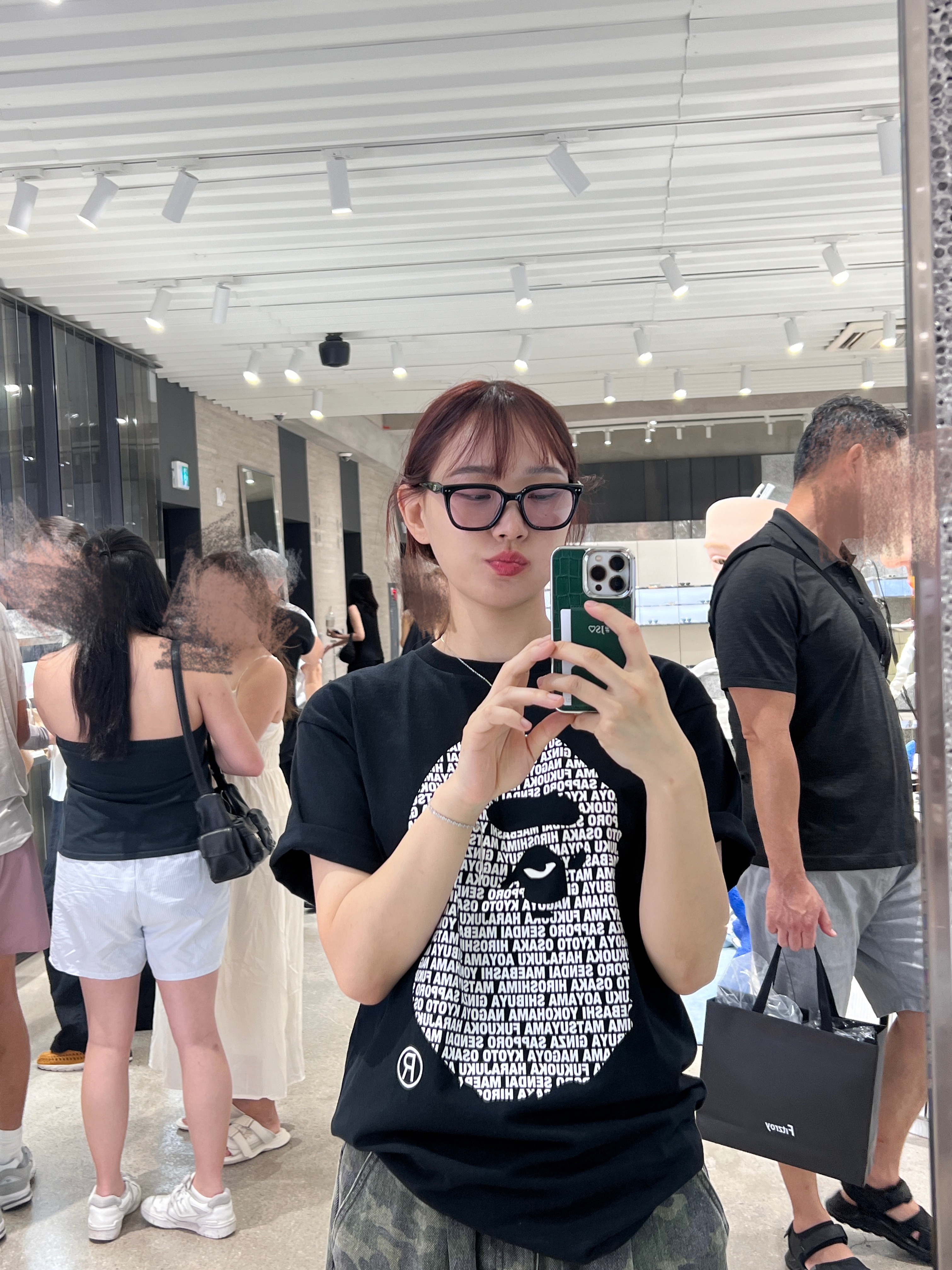 BAPE Japan Ape Head T-Shirt Black 착용 스타일 - 1