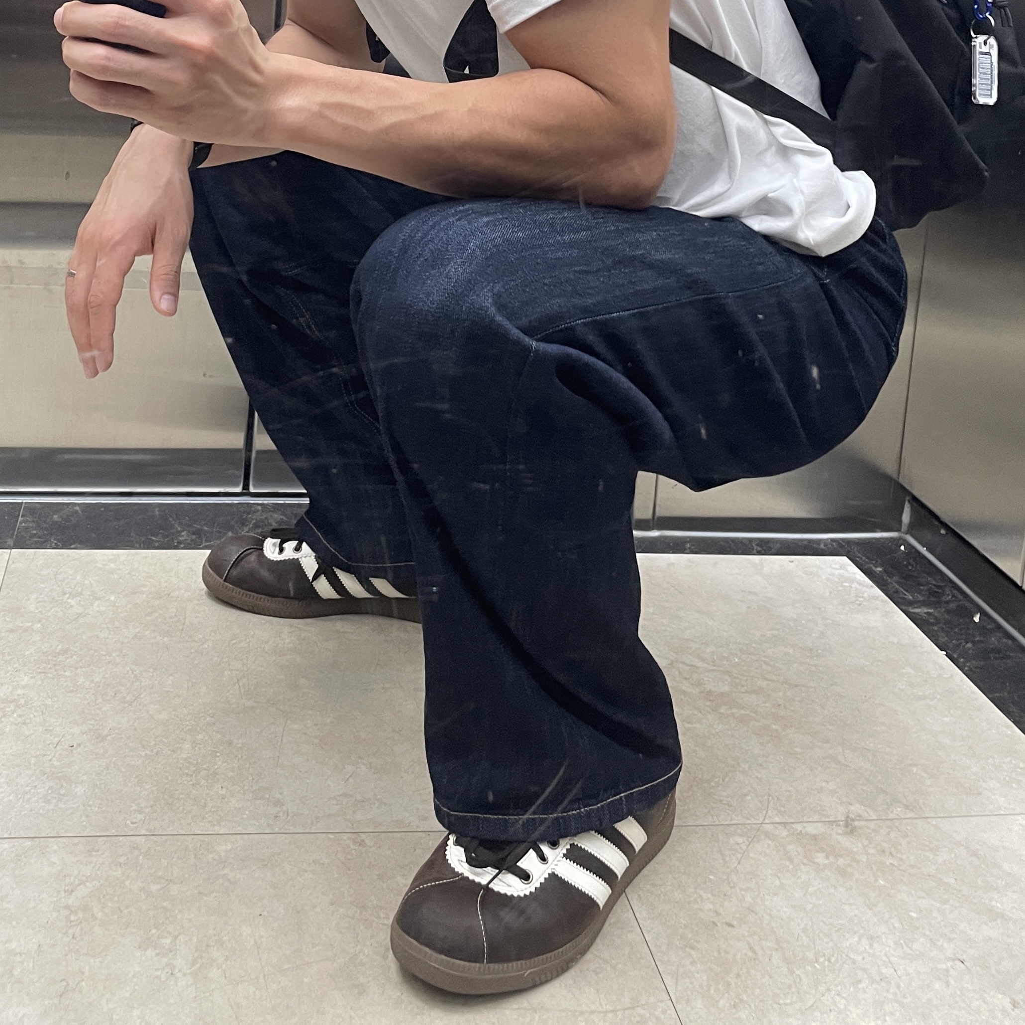 Adidas Bern GTX Dark Brown Cream White 착용 스타일