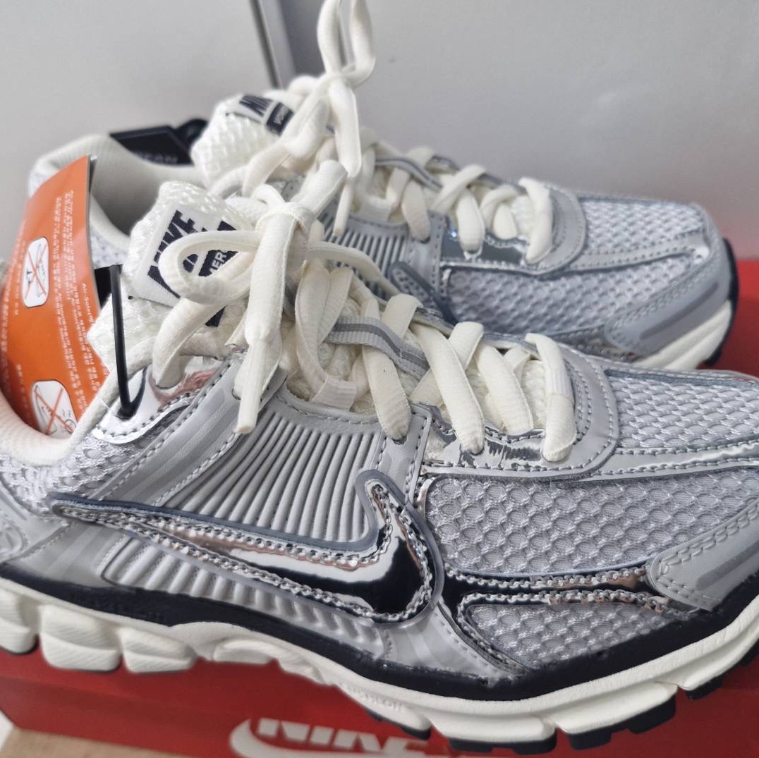 Nike Zoom Vomero 5 Photon Dust Gridiron 착용 스타일 - 1