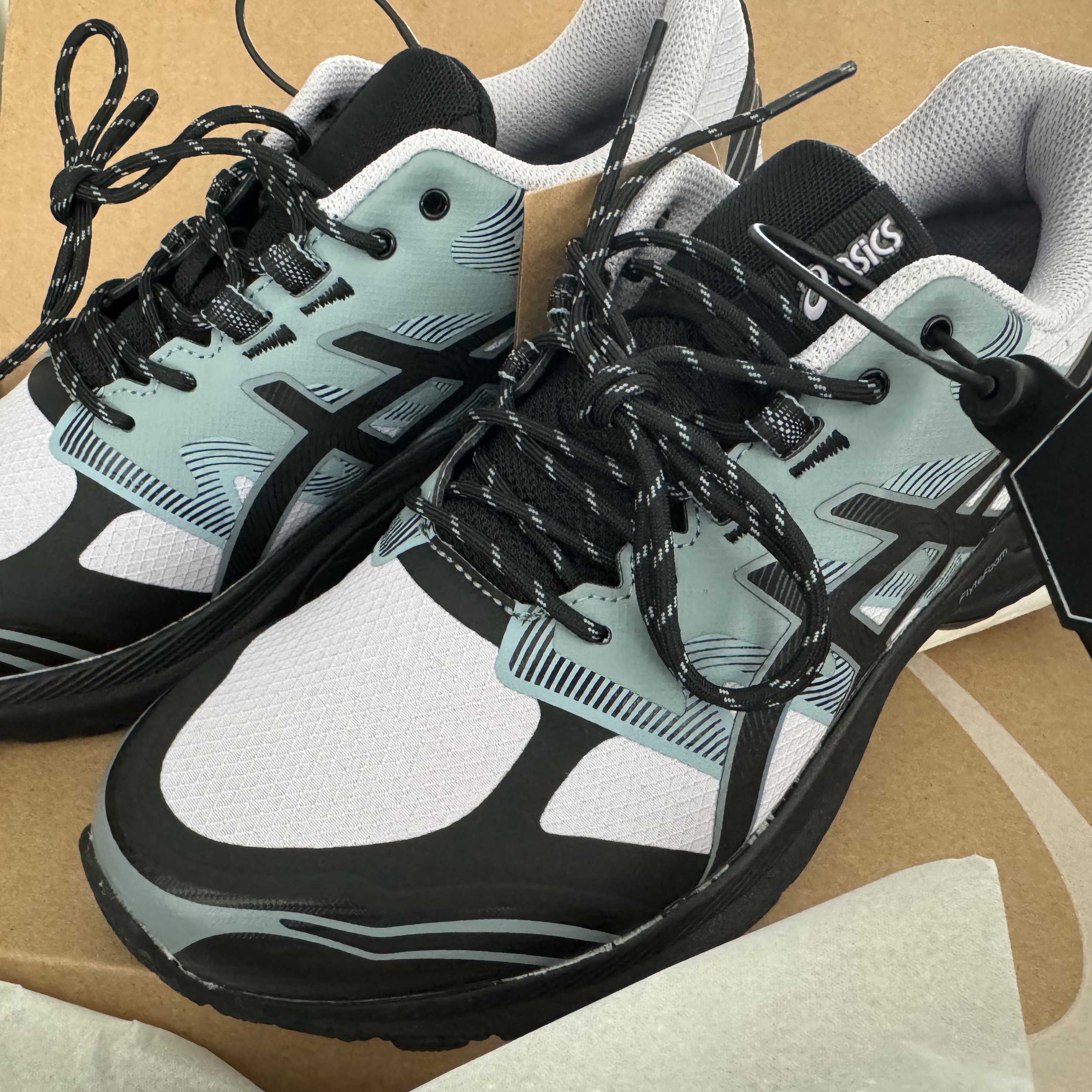 Asics Gel-Terrain Faded Ash Rock Black 착용 스타일