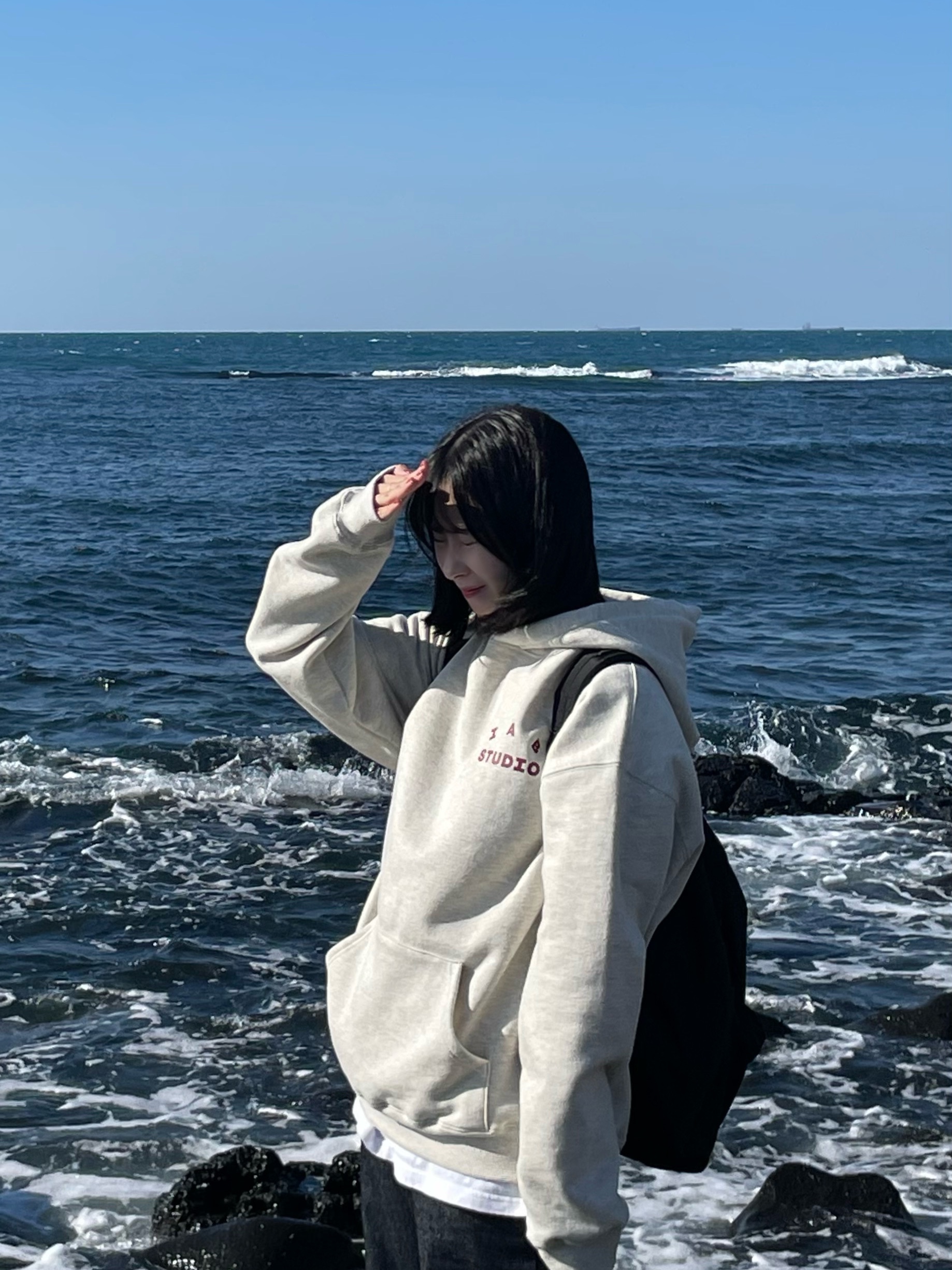 IAB Studio Hoodie Oatmeal Burgundy, Jansport Superbreak Backpack Black 착용 스타일 - 2