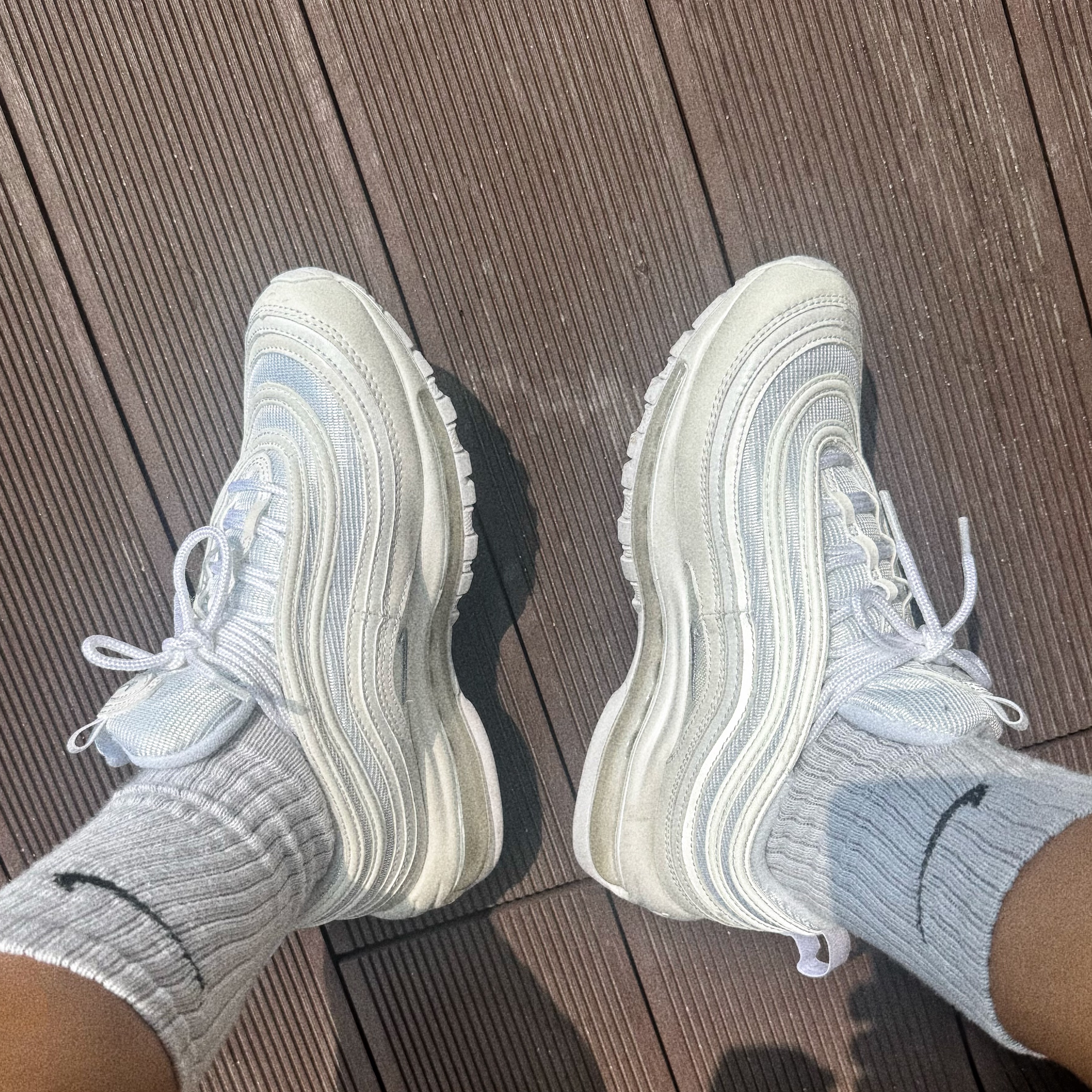 Nike Air Max 97 Triple White Wolf Grey 착용 스타일