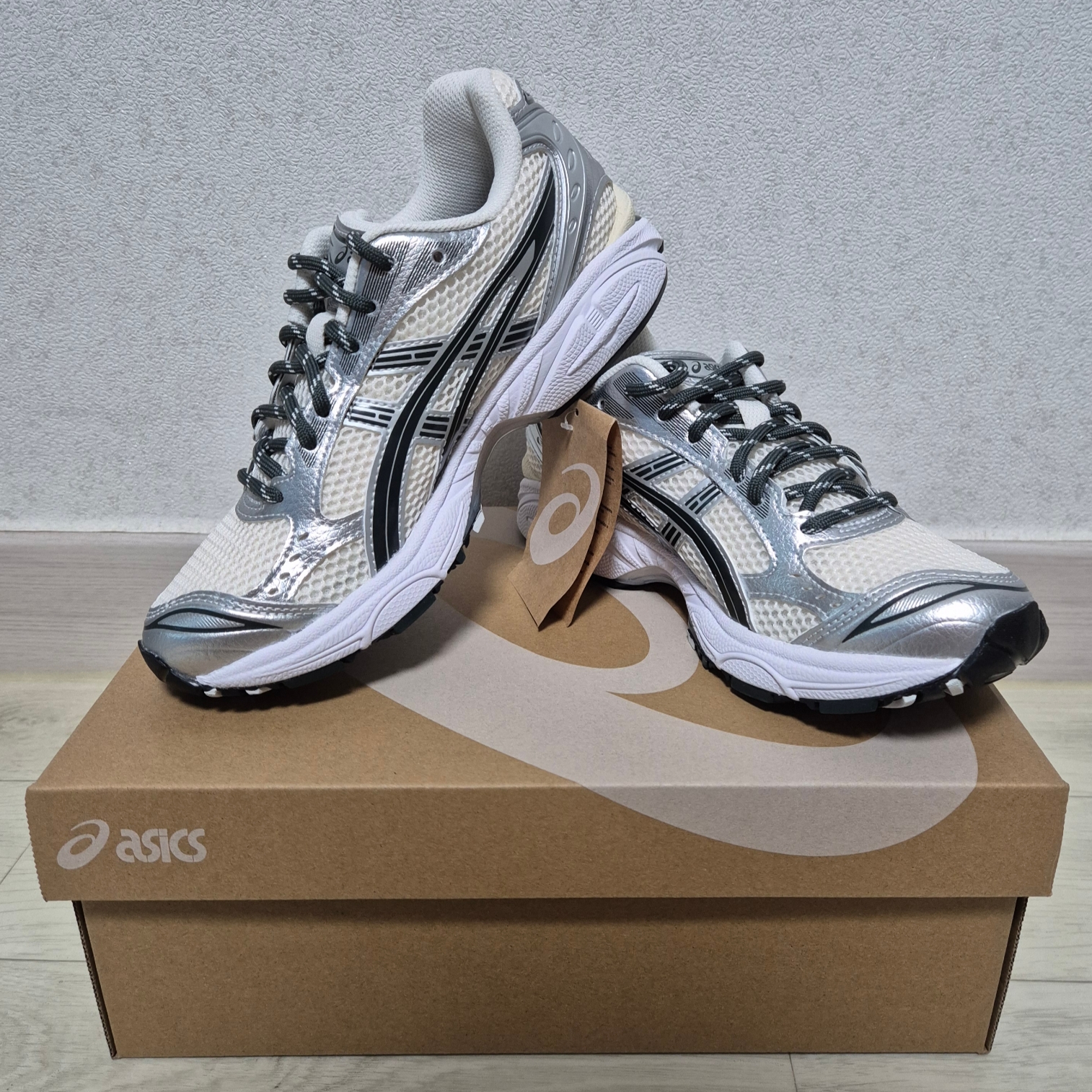 Asics x Kith Gel-Kayano 14 Cream Scarab 착용 스타일 - 1
