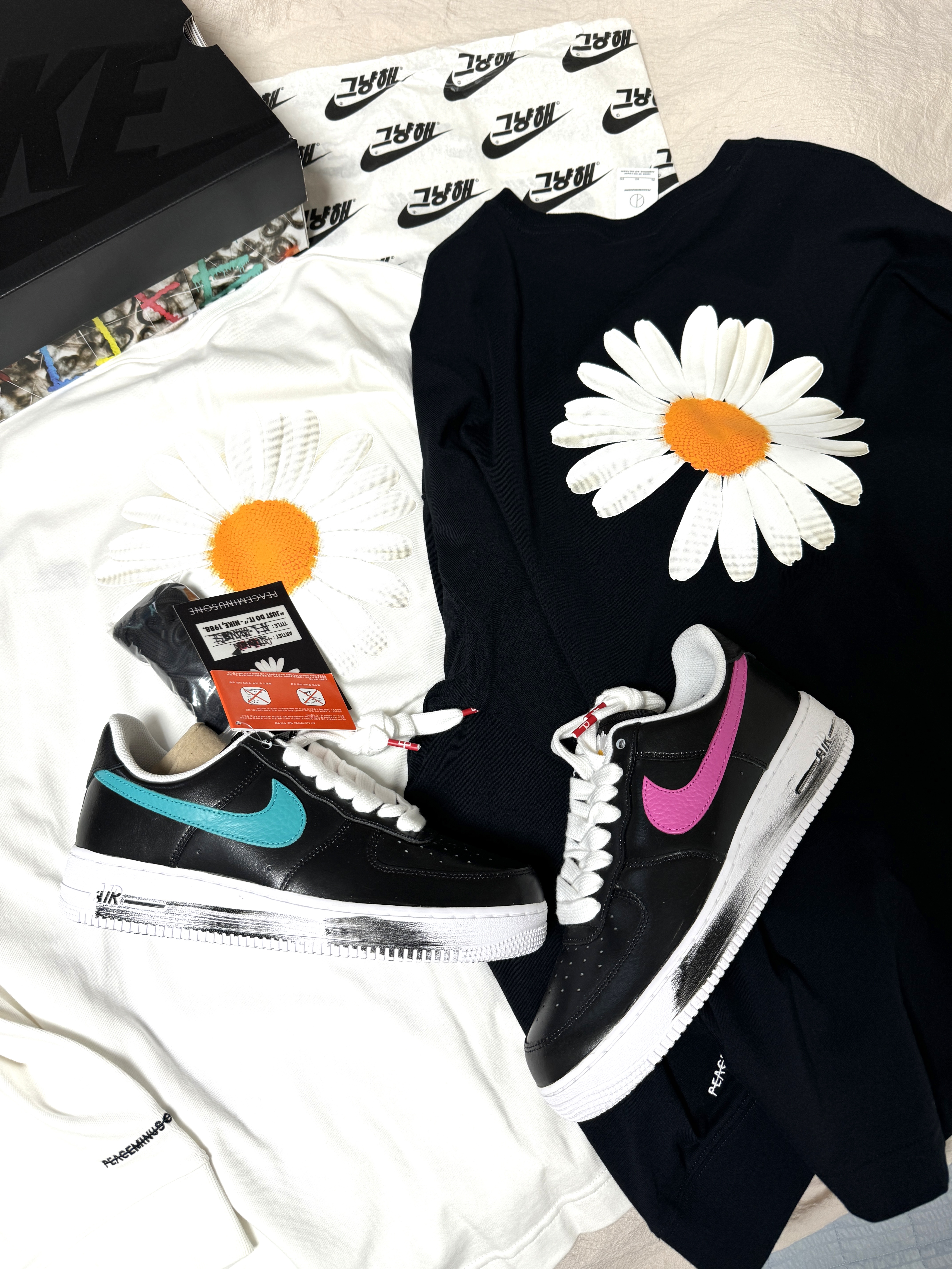 Nike x Peaceminusone Air Force 1 Low Para-Noise 3.0 Black and Multicolor, Nike x Peaceminusone LS T-Shirt Black (DR0098-010) 착용 스타일