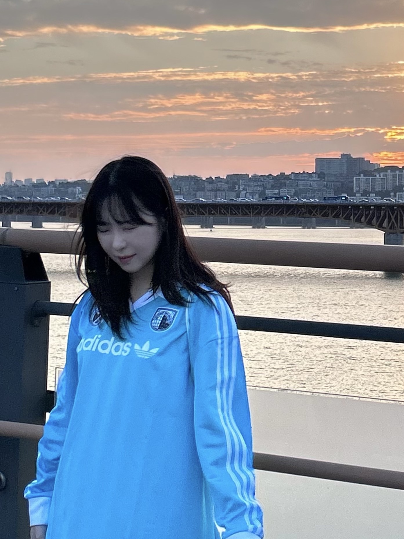 (W) Adidas Football Long Sleeve T-Shirt Light Aqua - KR Sizing, Matin Kim String Coating Backpack White 착용 스타일 - 4