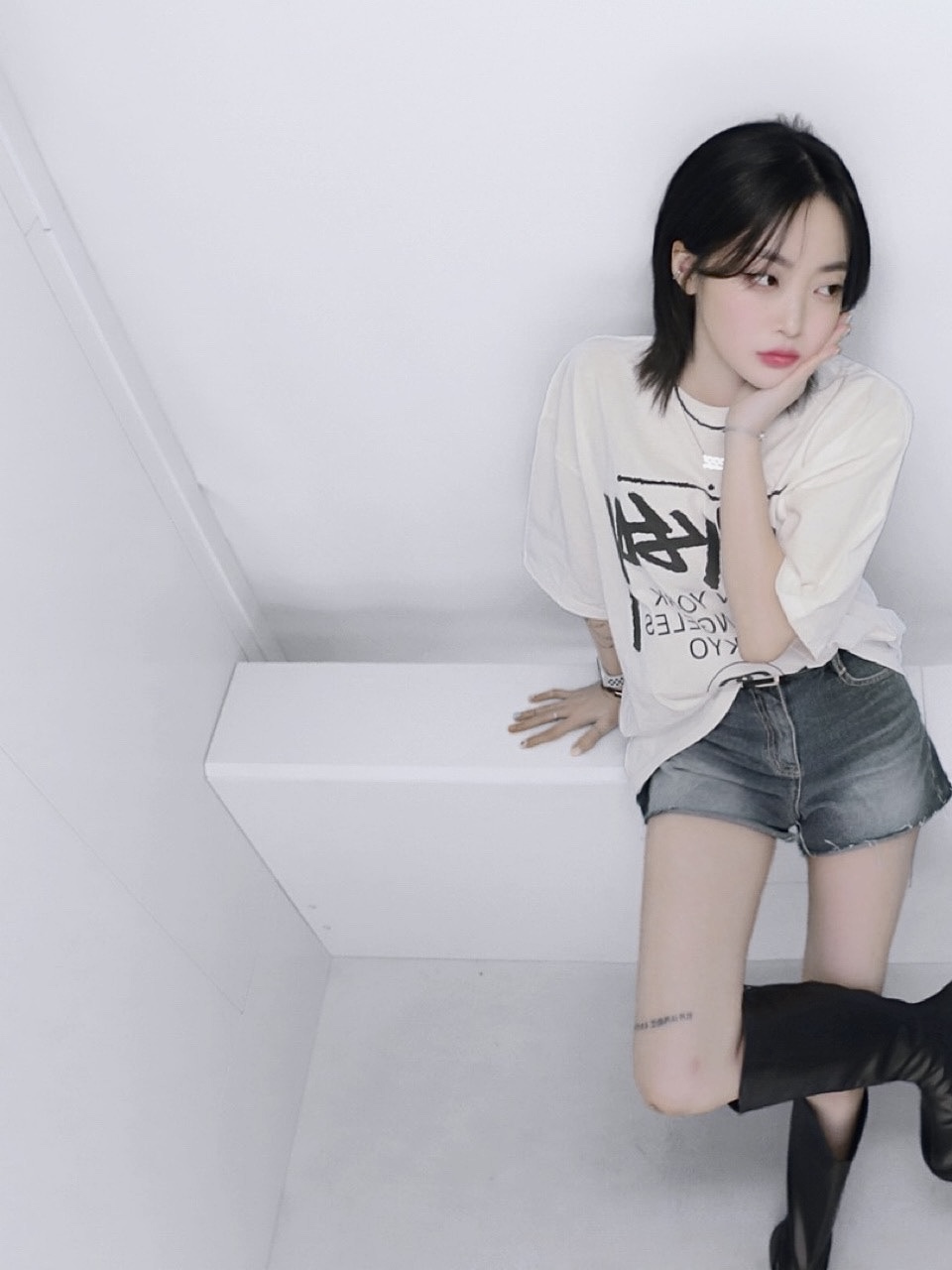 Stussy World Tour T-Shirt White 2024,2025 착용 스타일 - 3