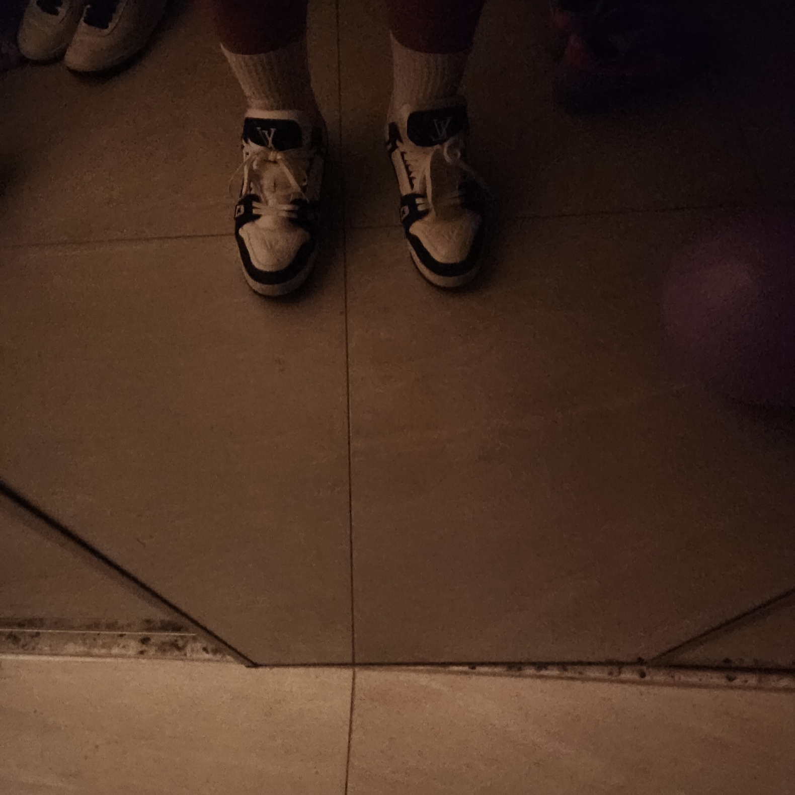 Louis Vuitton LV Trainer Sneakers Monogram Denim Black, Nike Field General 82 SP Aluminum and Total Orange 착용 스타일 - 4