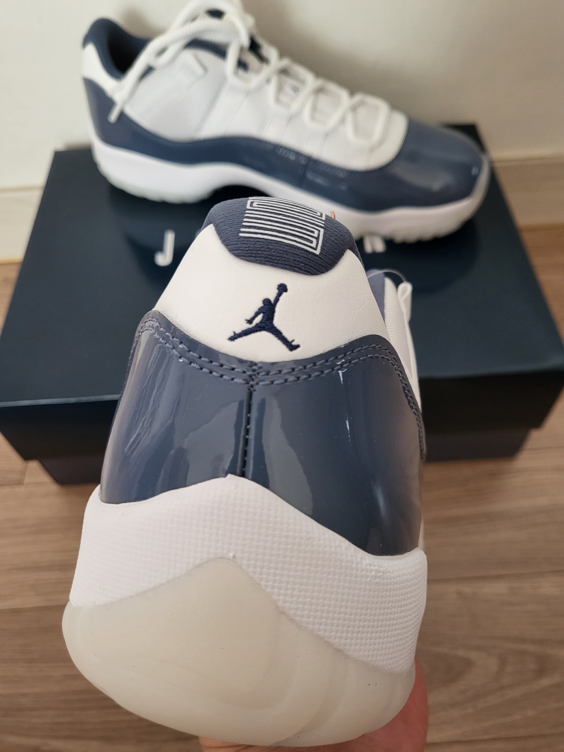 Jordan 11 Retro Low Diffused Blue 착용 스타일 - 2