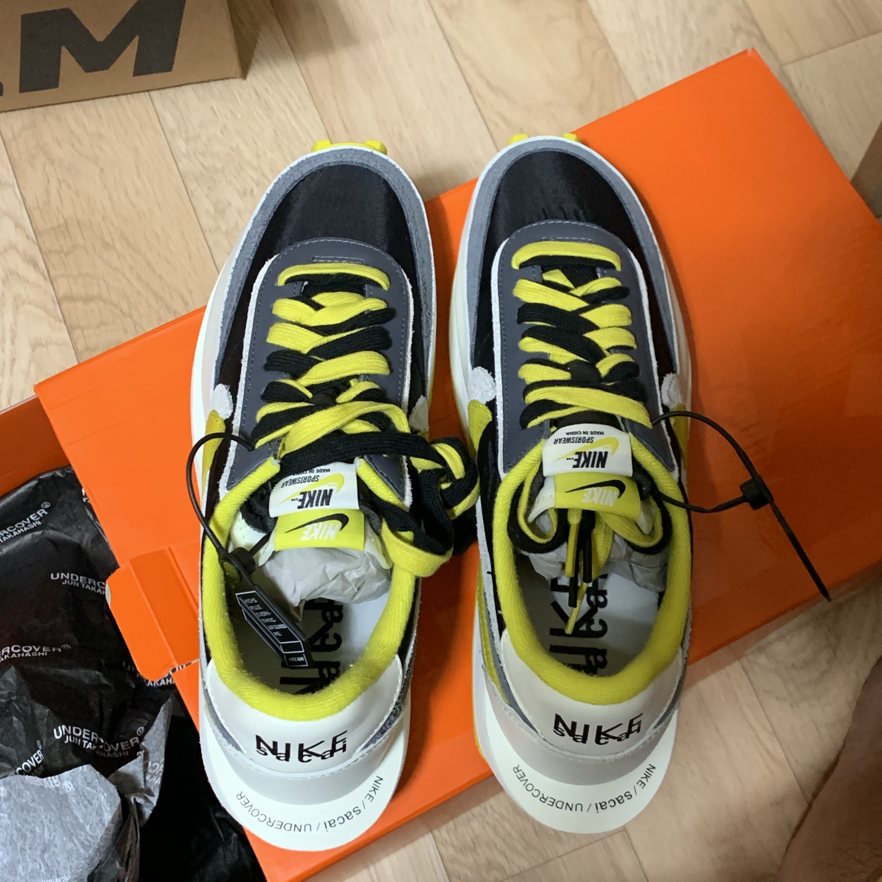 Nike x Sacai x Undercover LDWaffle Black Bright Citron 착용 스타일