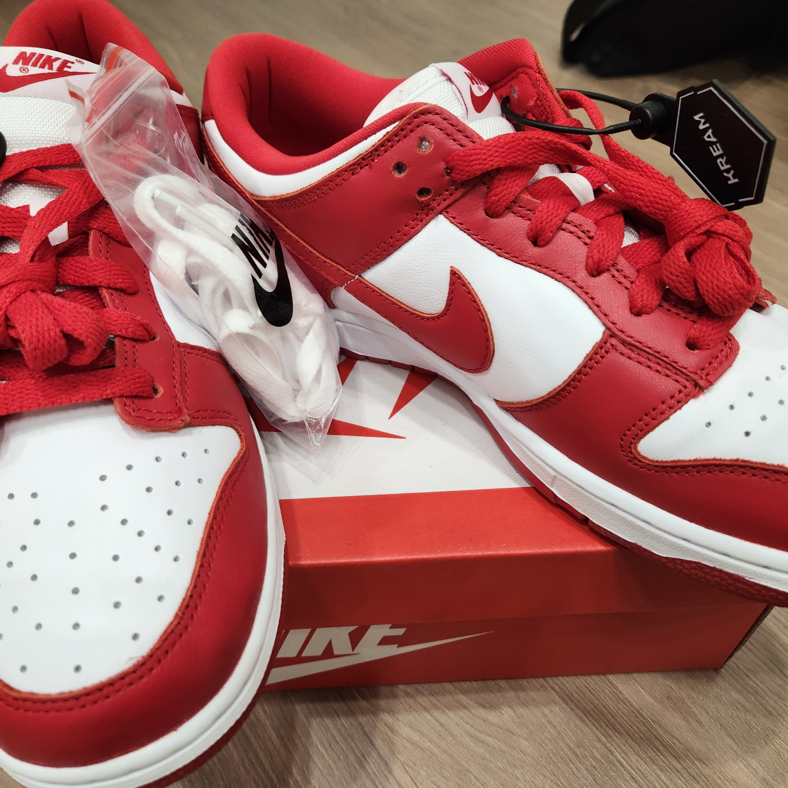 Nike Dunk Low SP White and University Red 2023 착용 스타일 - 1