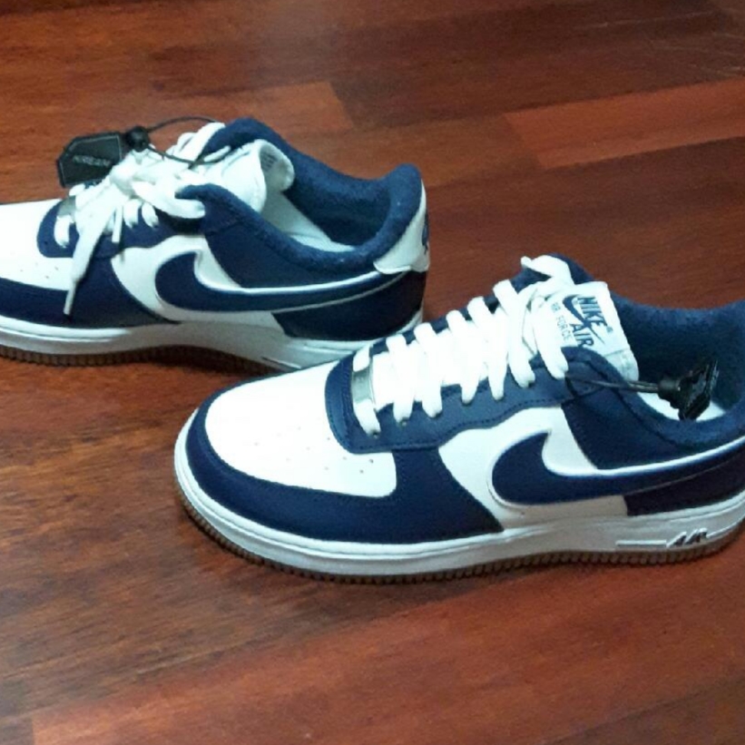 Nike Air Force 1 '07 LV8 Midnight Navy 착용 스타일 - 4