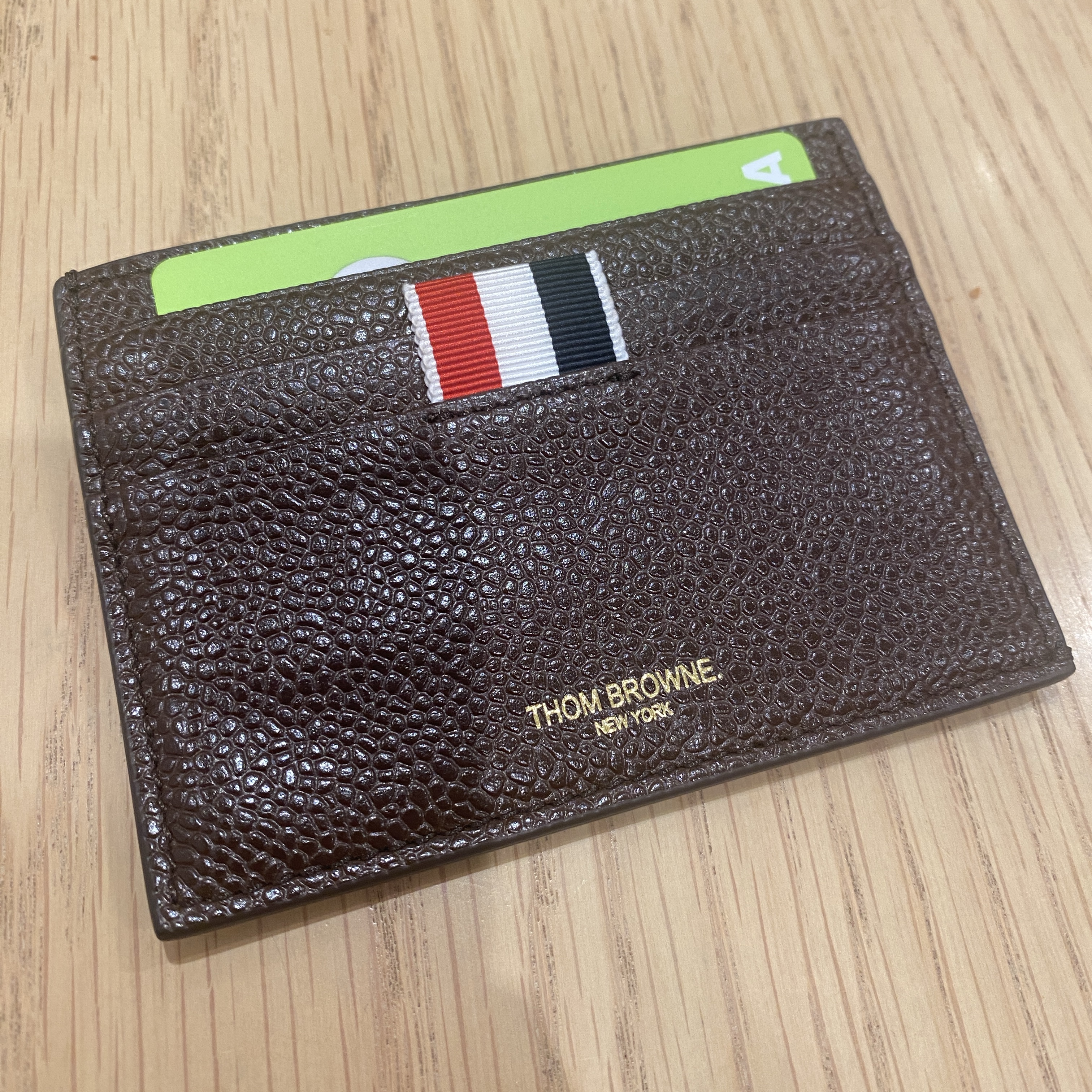 Thom Browne Pebble Grain Leather Stripe Note Compartment Card Holder Dark Brown 착용 스타일