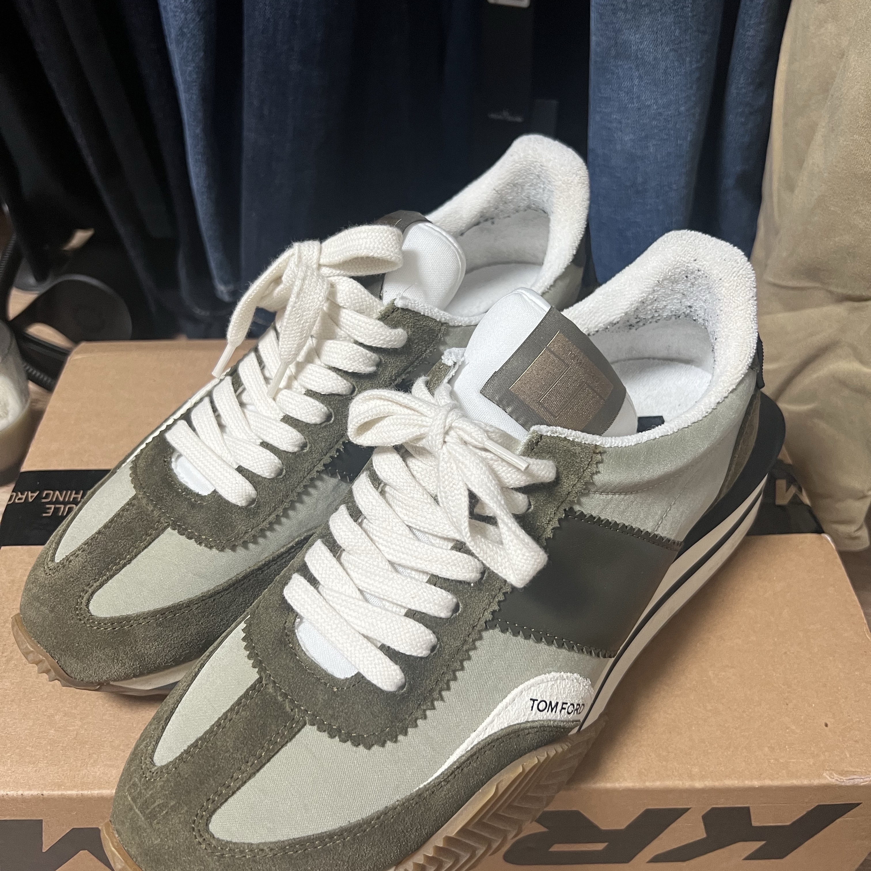 Tom Ford Suede Technical Fabric James Sneakers Khaki Military 착용 스타일 - 1