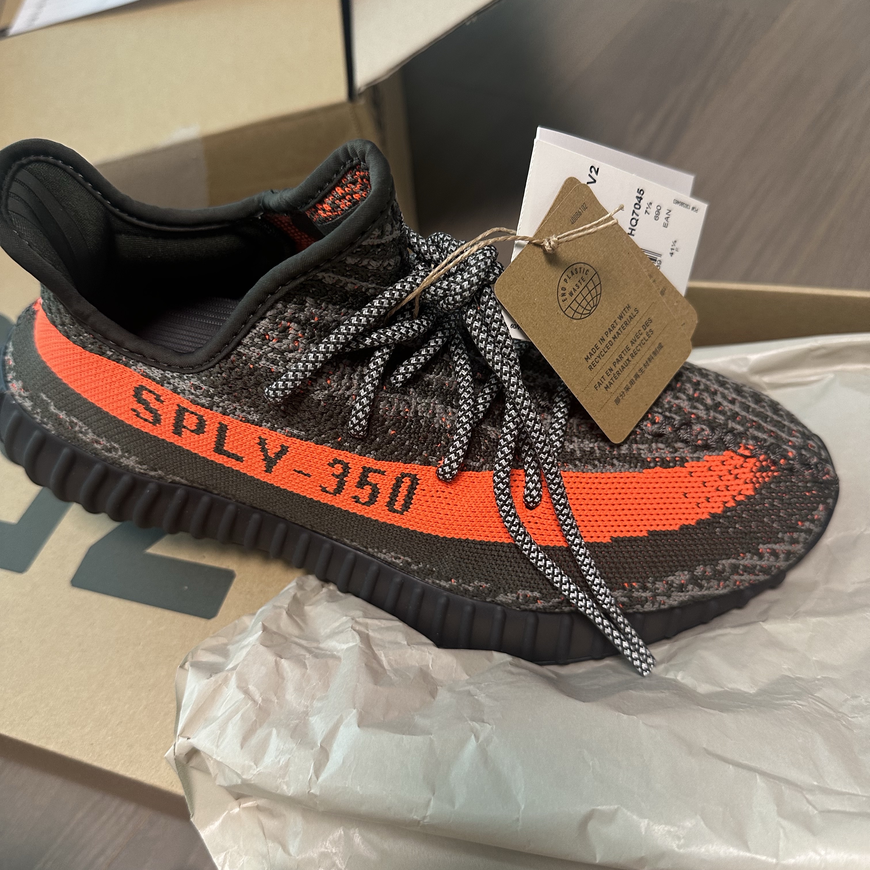 Adidas Yeezy Boost 350 V2 Carbon Beluga 착용 스타일