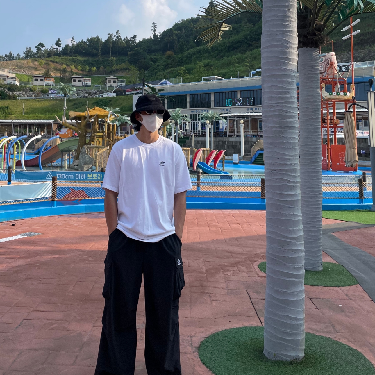 Adidas Trefoil Essentials T-Shirt White - KR Sizing, Adidas Adicolor Contempo Bucket Hat Black 착용 스타일