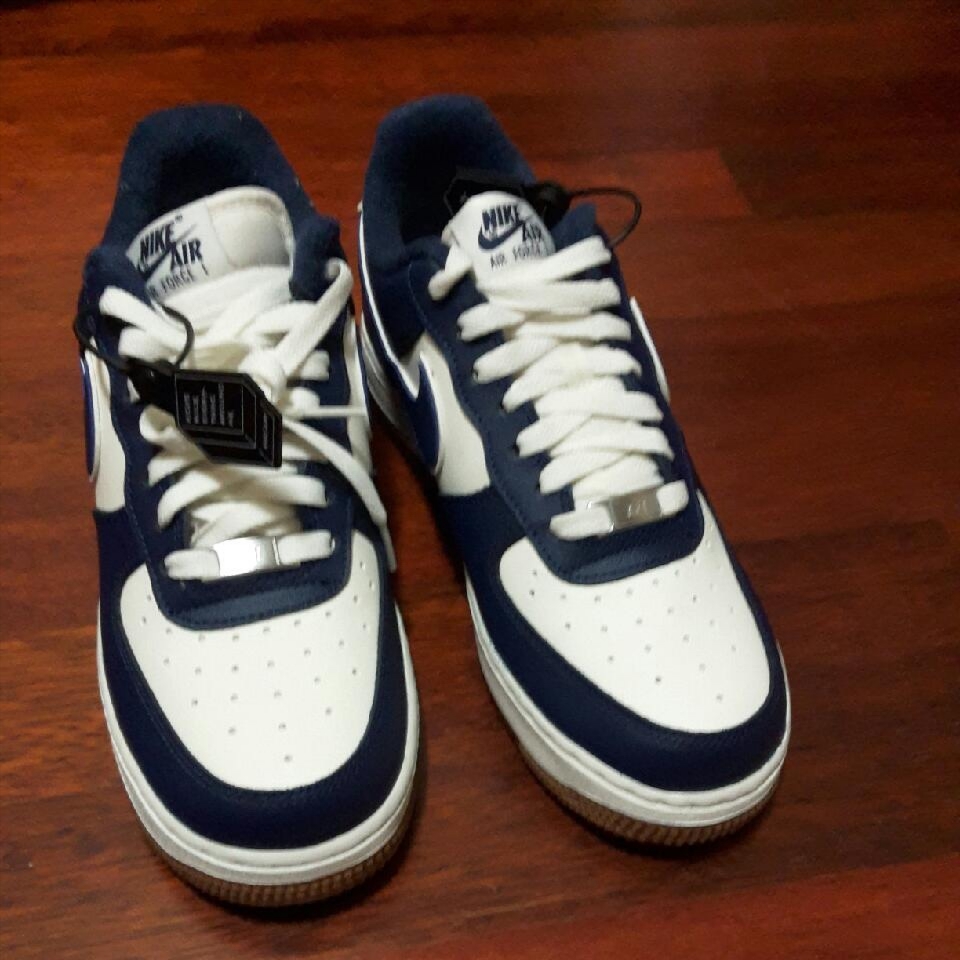 Nike Air Force 1 '07 LV8 Midnight Navy 착용 스타일 - 3