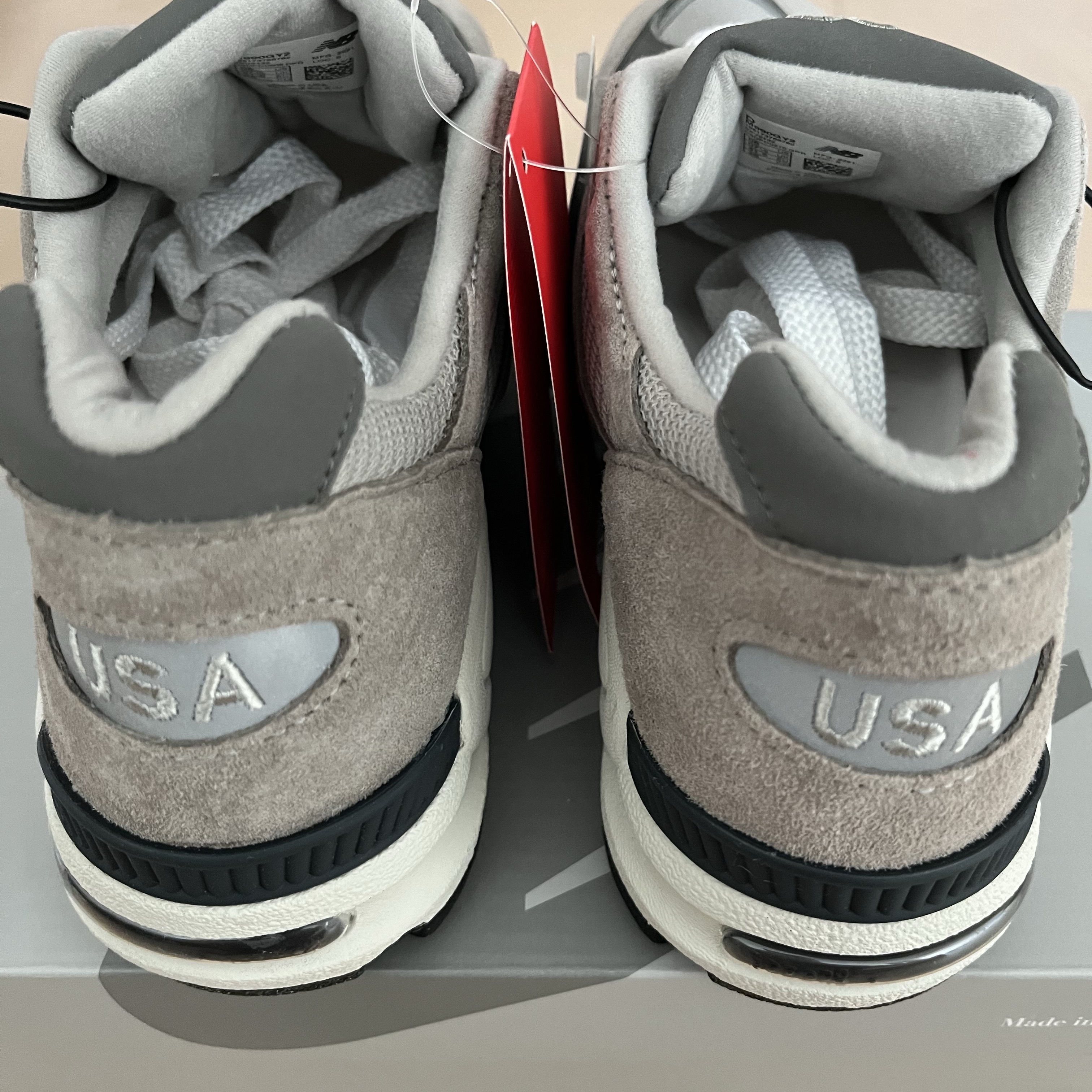 New Balance 990v2 Made in USA Grey 착용 스타일 - 3