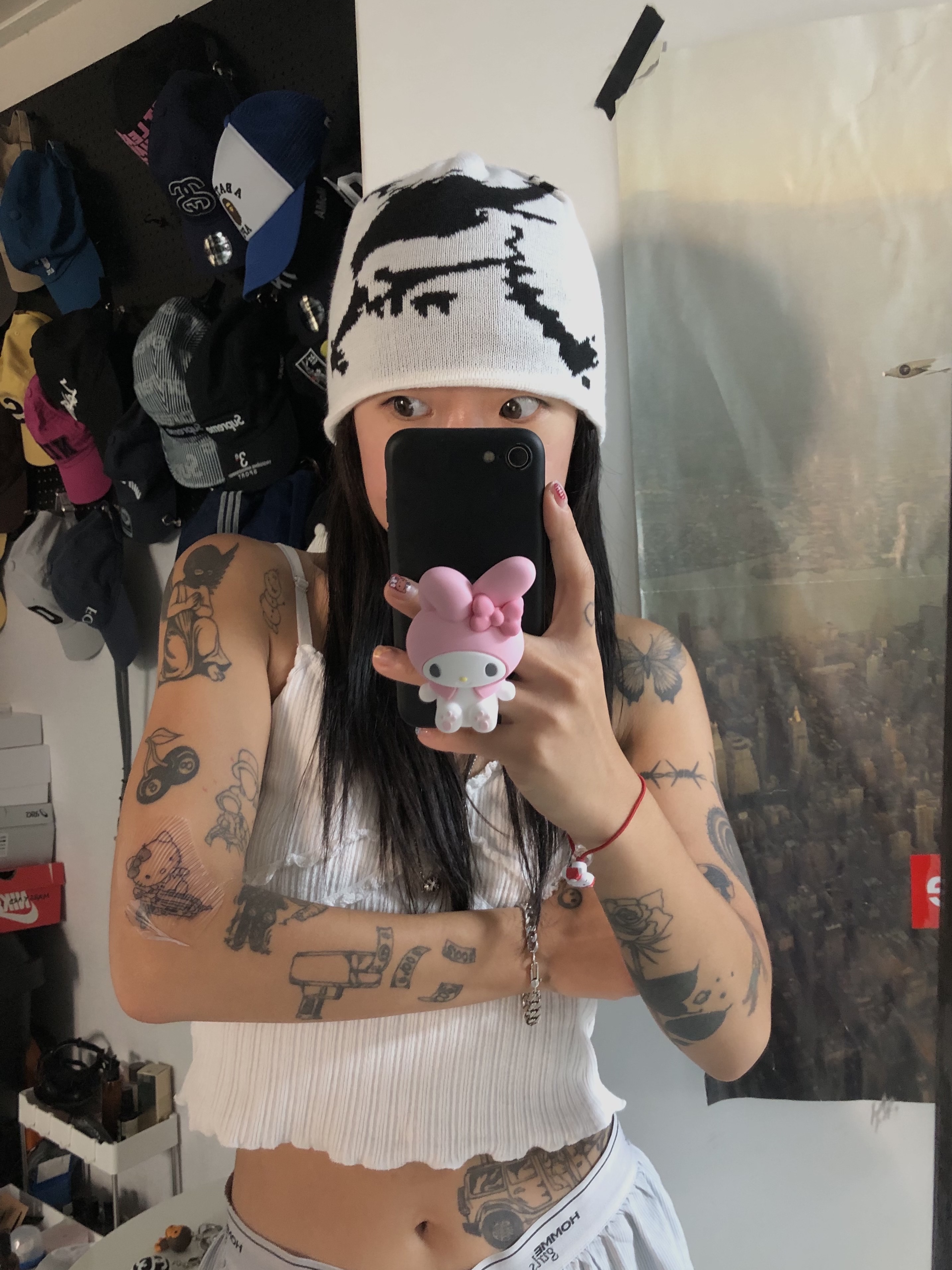 Oakley x Piet Skull Beanie Bone White, BAPE College Mesh Cap Black 착용 스타일