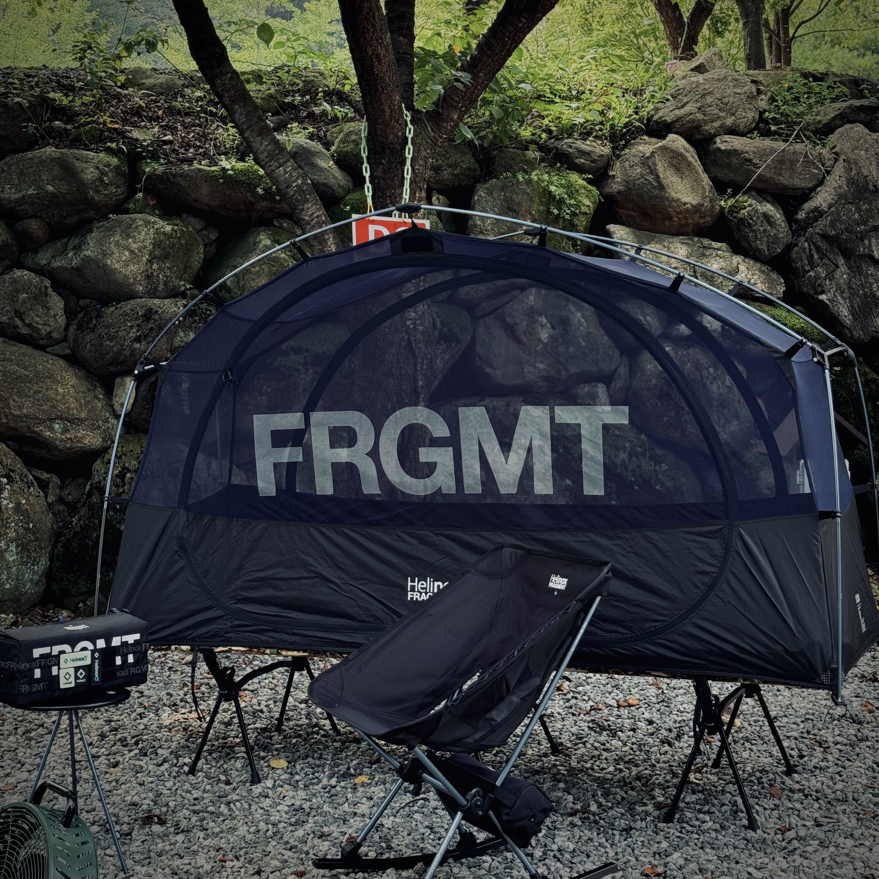 Helinox x Fragment Design Tactical Table Side Storage S Black 착용 스타일