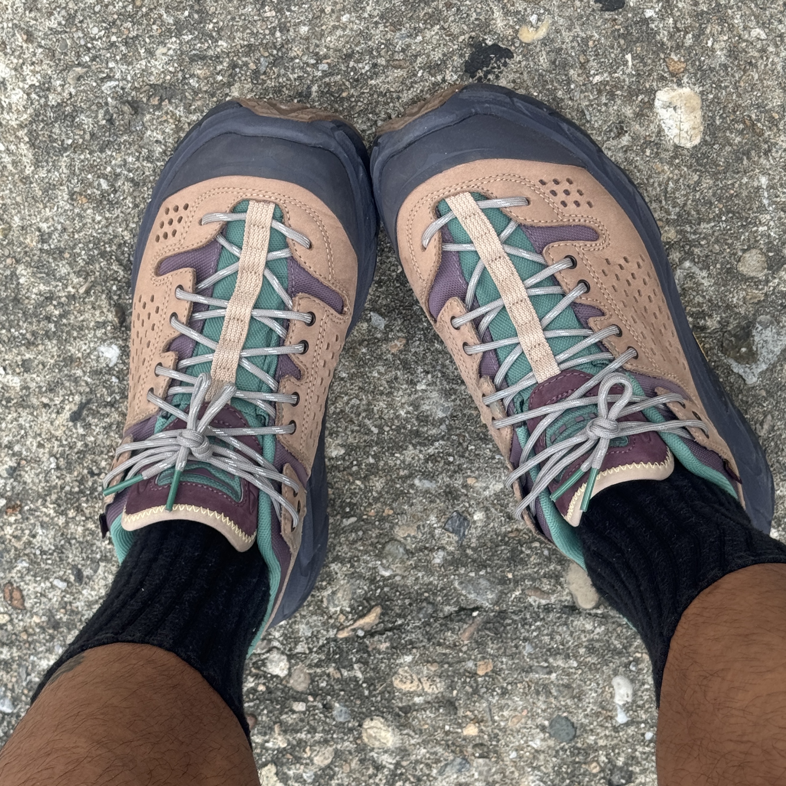 Hoka x Bodega Tor Ultra Low Natural Blazing Yellow 착용 스타일