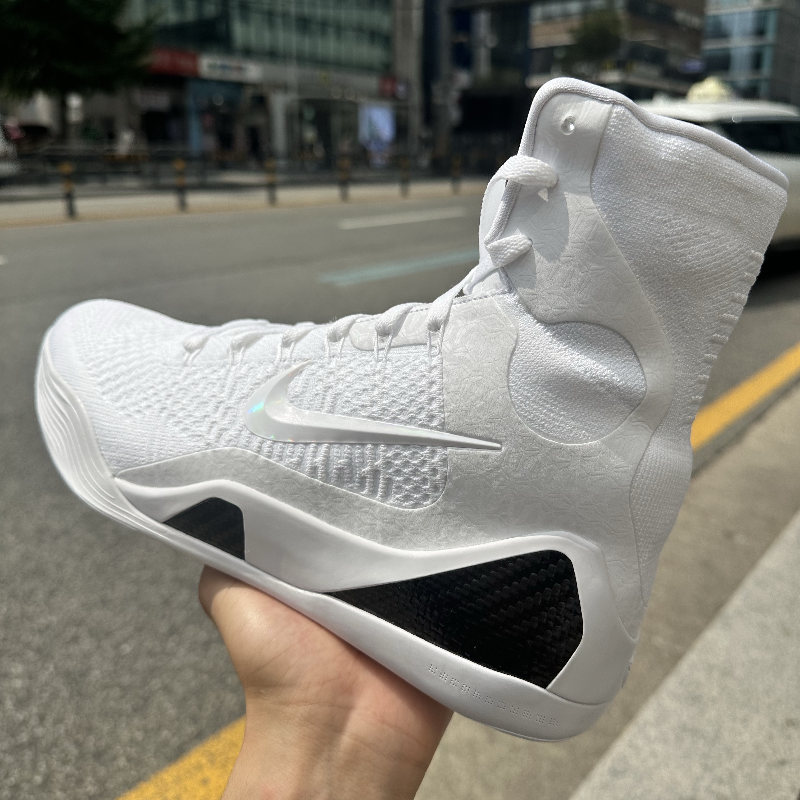 Nike Kobe 9 Elite High Protro Halo 착용 스타일