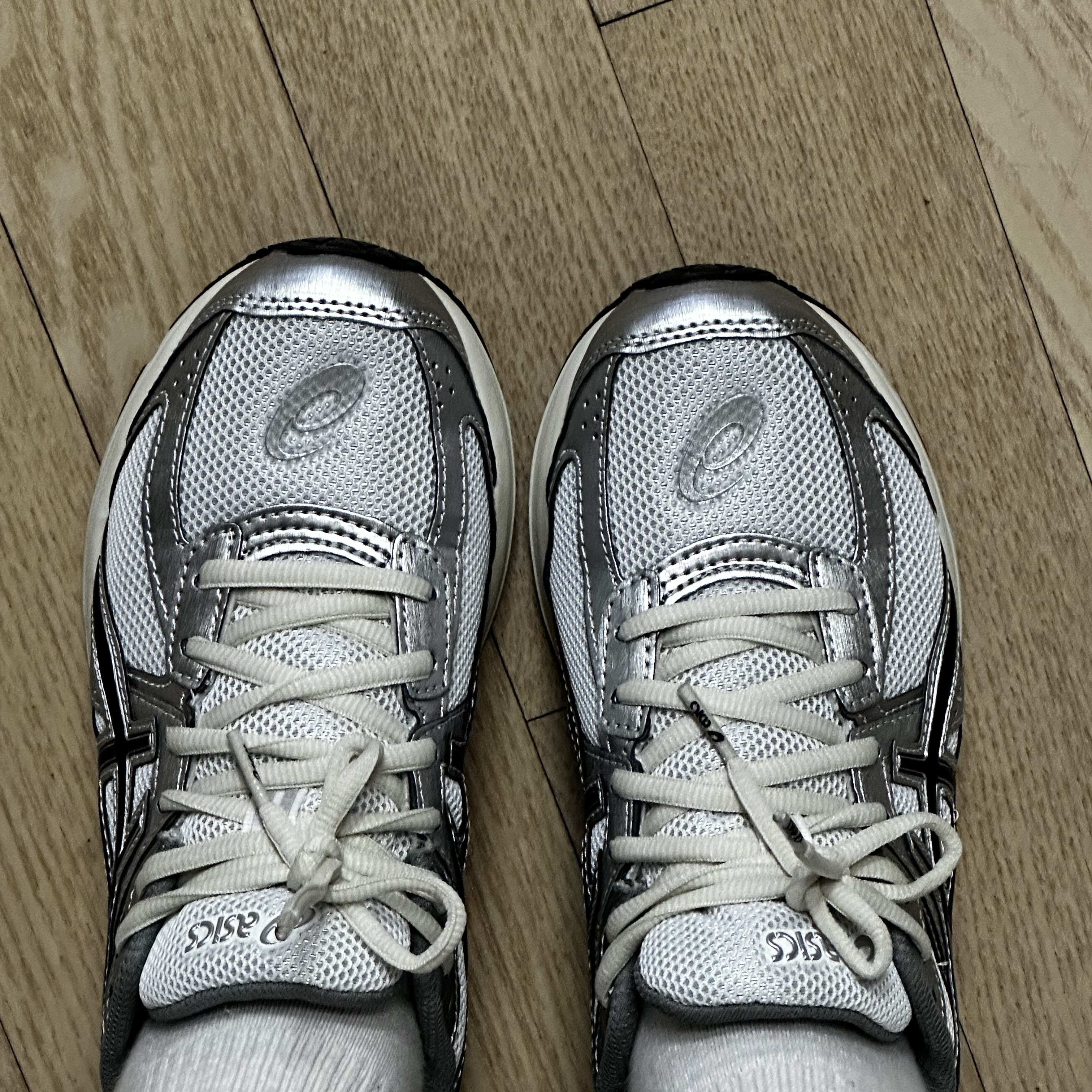 Asics Jog 100 S White Black - 2E Wide 착용 스타일