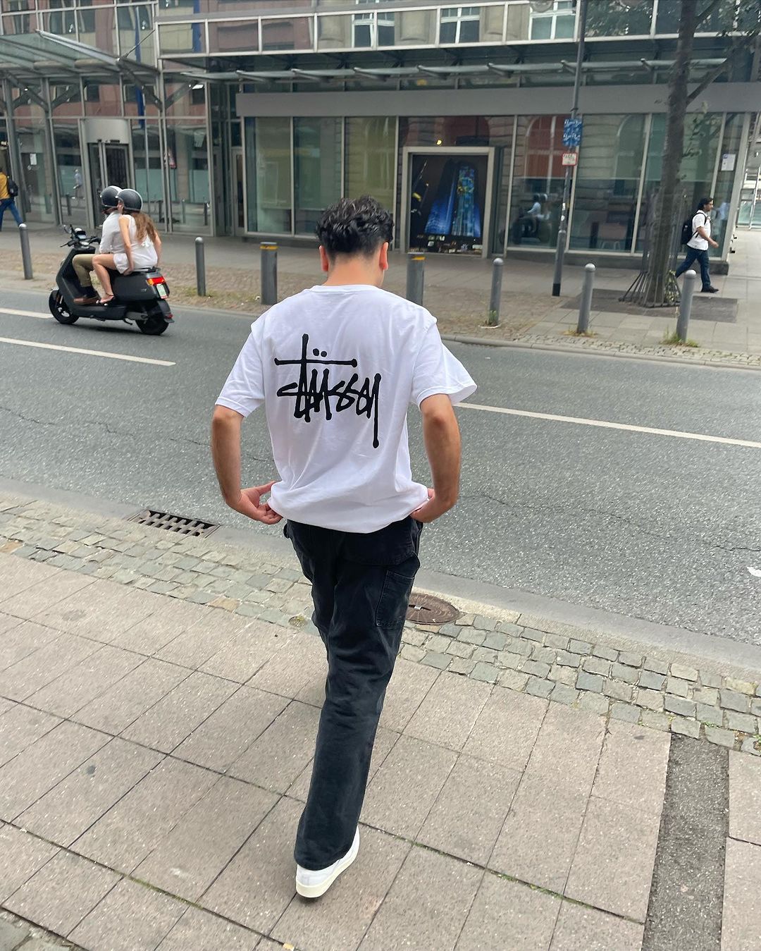 Stussy Basic Stussy T-Shirt White 2024, 2025, Stussy World Tour T-Shirt White 착용 스타일 - 5