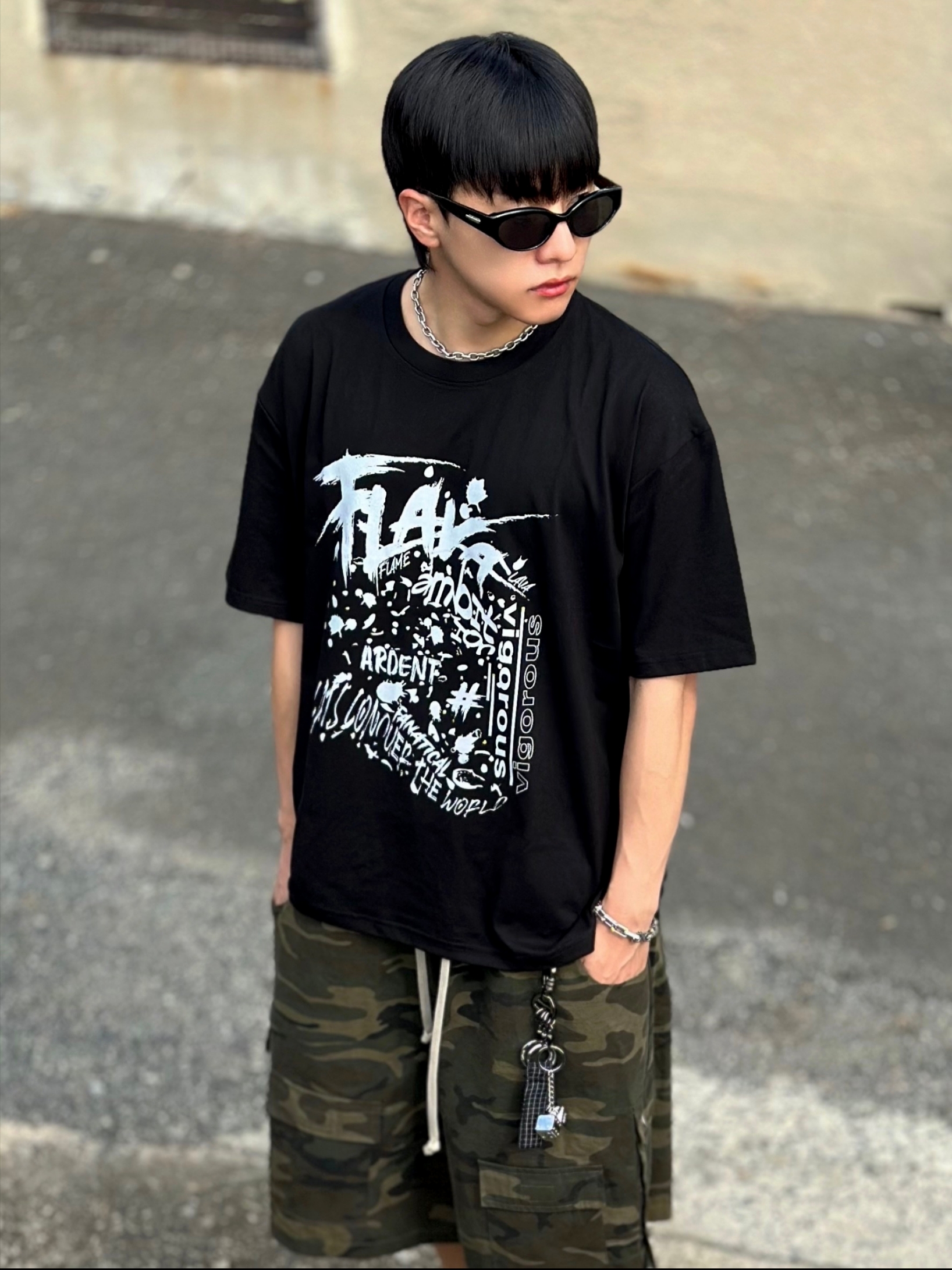 Supreme Ripstop Keychain Black - 24SS, Stussy Metal Dice Keychain Silver 착용 스타일 - 1