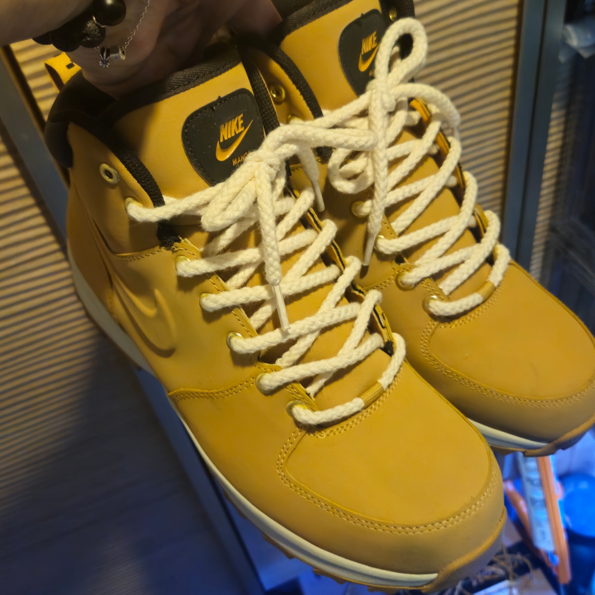 Nike Manoa Leather Haystack 착용 스타일 - 2