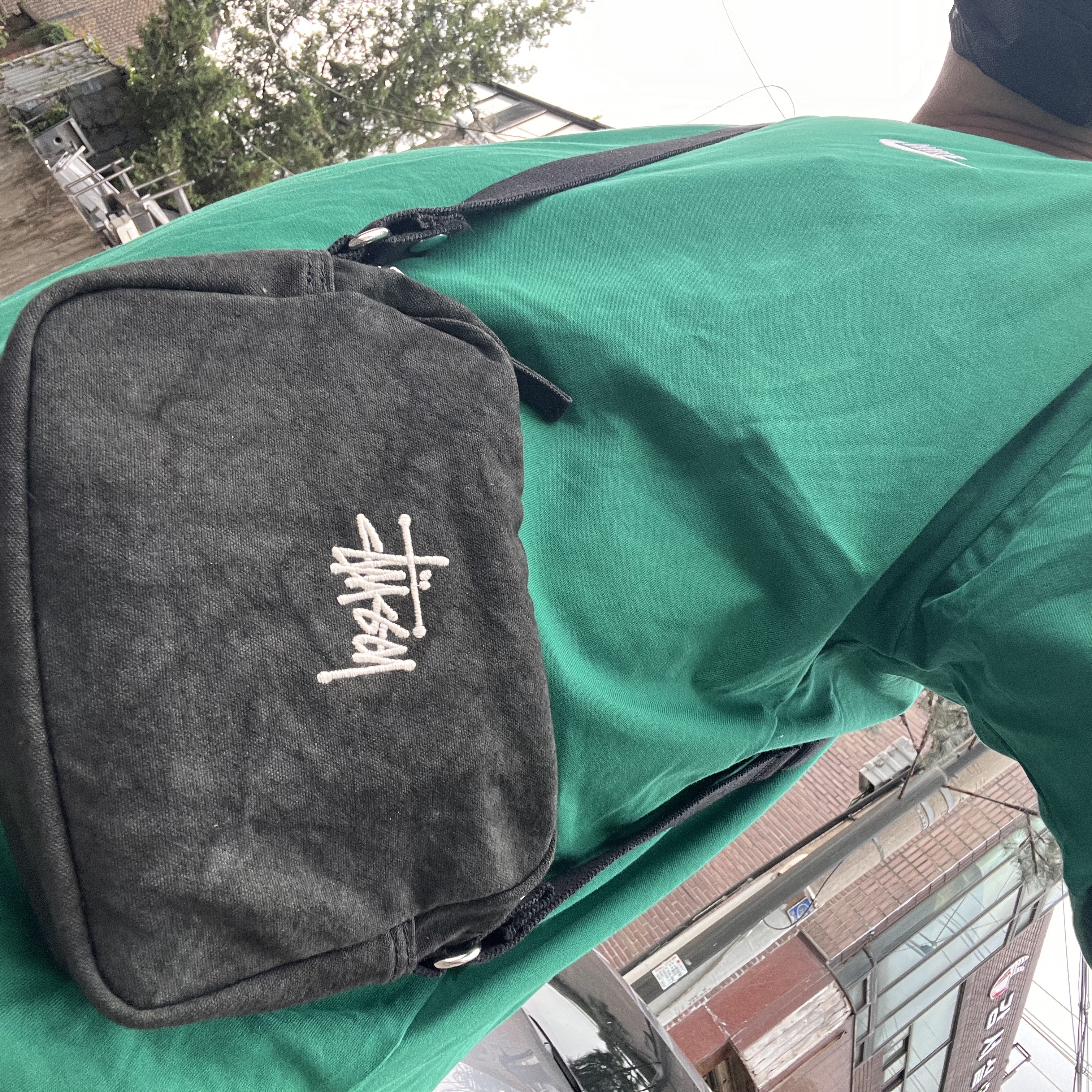 Stussy Canvas Side Pouch Washed Black 착용 스타일