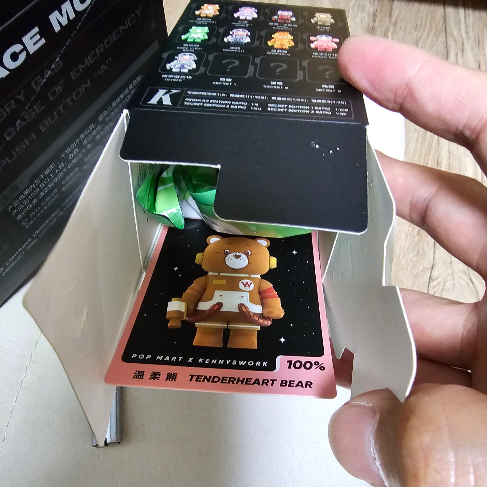 Pop Mart Mega Space Molly Series 3 Sealed Case 100% (9 Blind Boxes) 착용 스타일 - 2