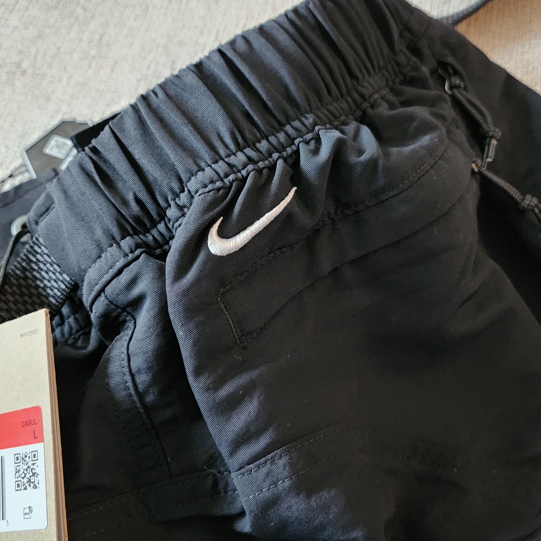 Nike ACG Snowgrass Cargo Shorts Black - Asia, Stussy Soda Can T-Shirt White 착용 스타일 - 5