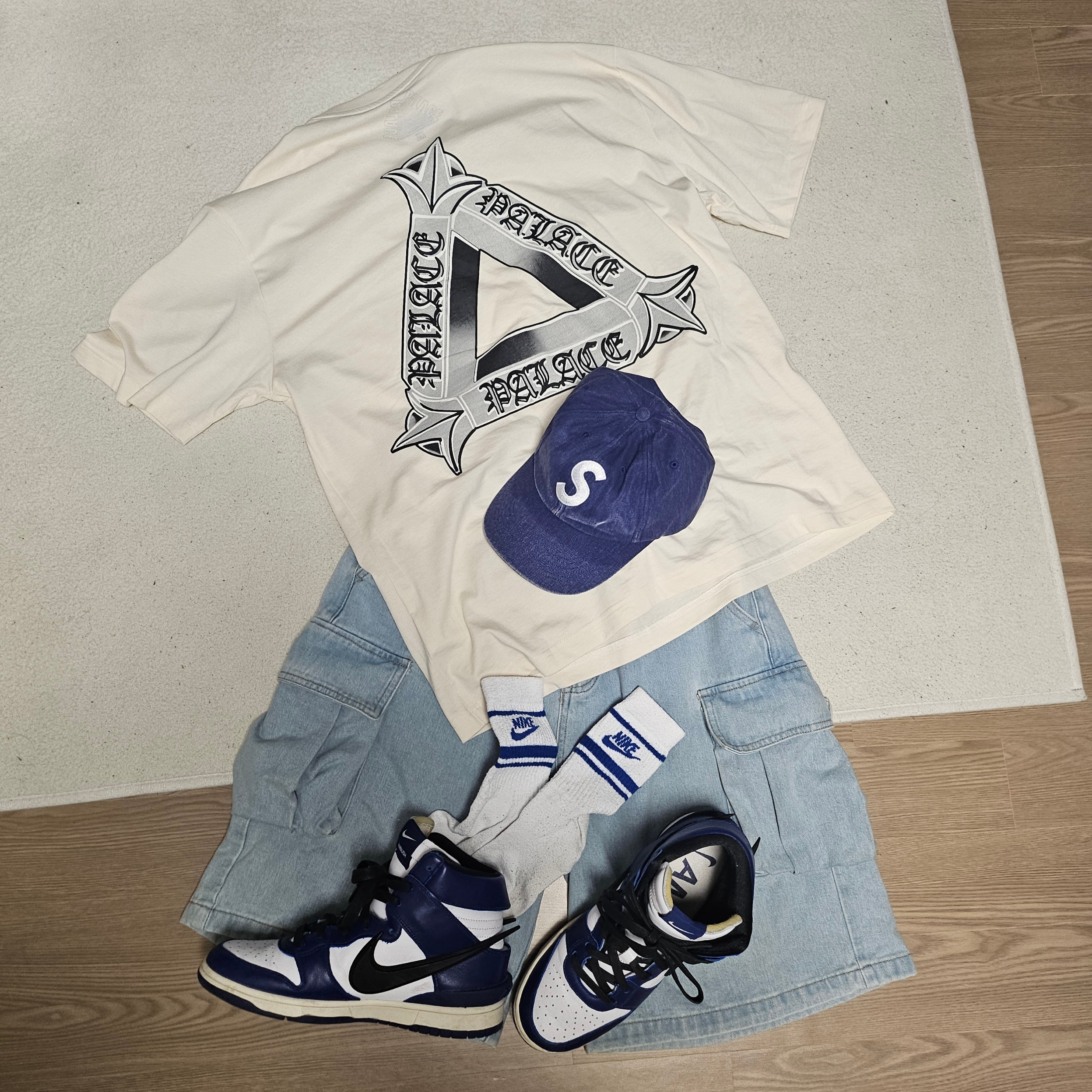 Palace Tri-OG T-Shirt Soft White - 24SS, Nike x Ambush Dunk High Deep Royal Blue 착용 스타일 - 4