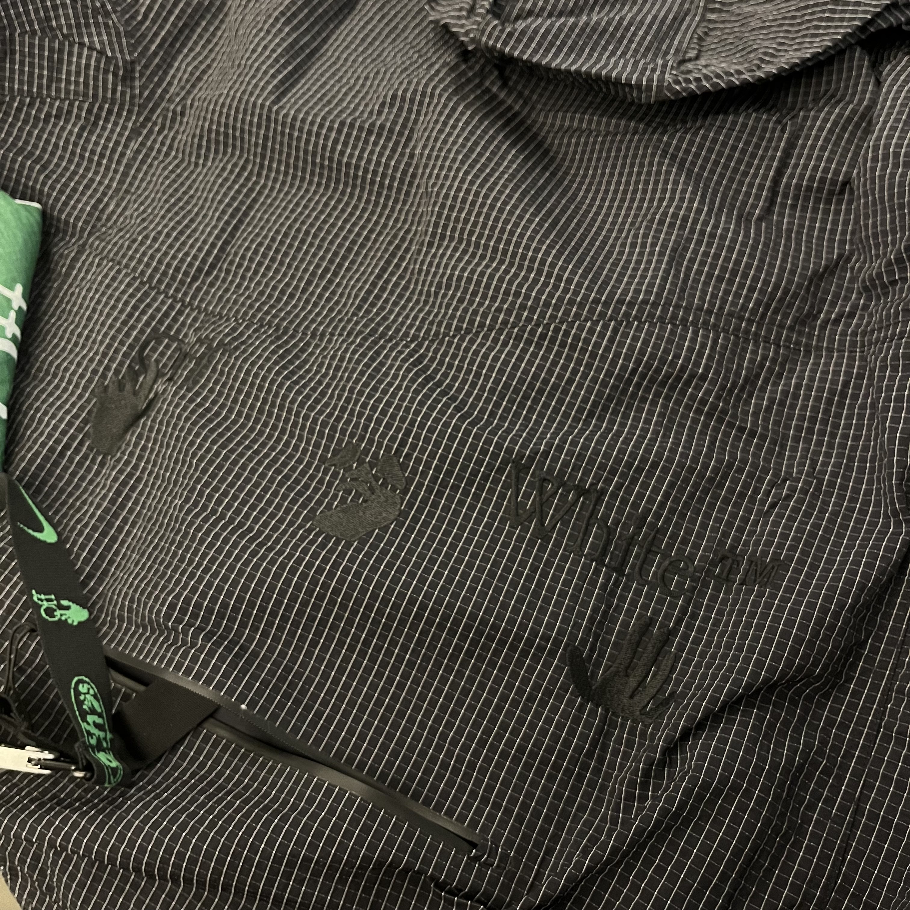 Nike x Off-White Parachute Anorak Black - Asia 착용 스타일 - 2