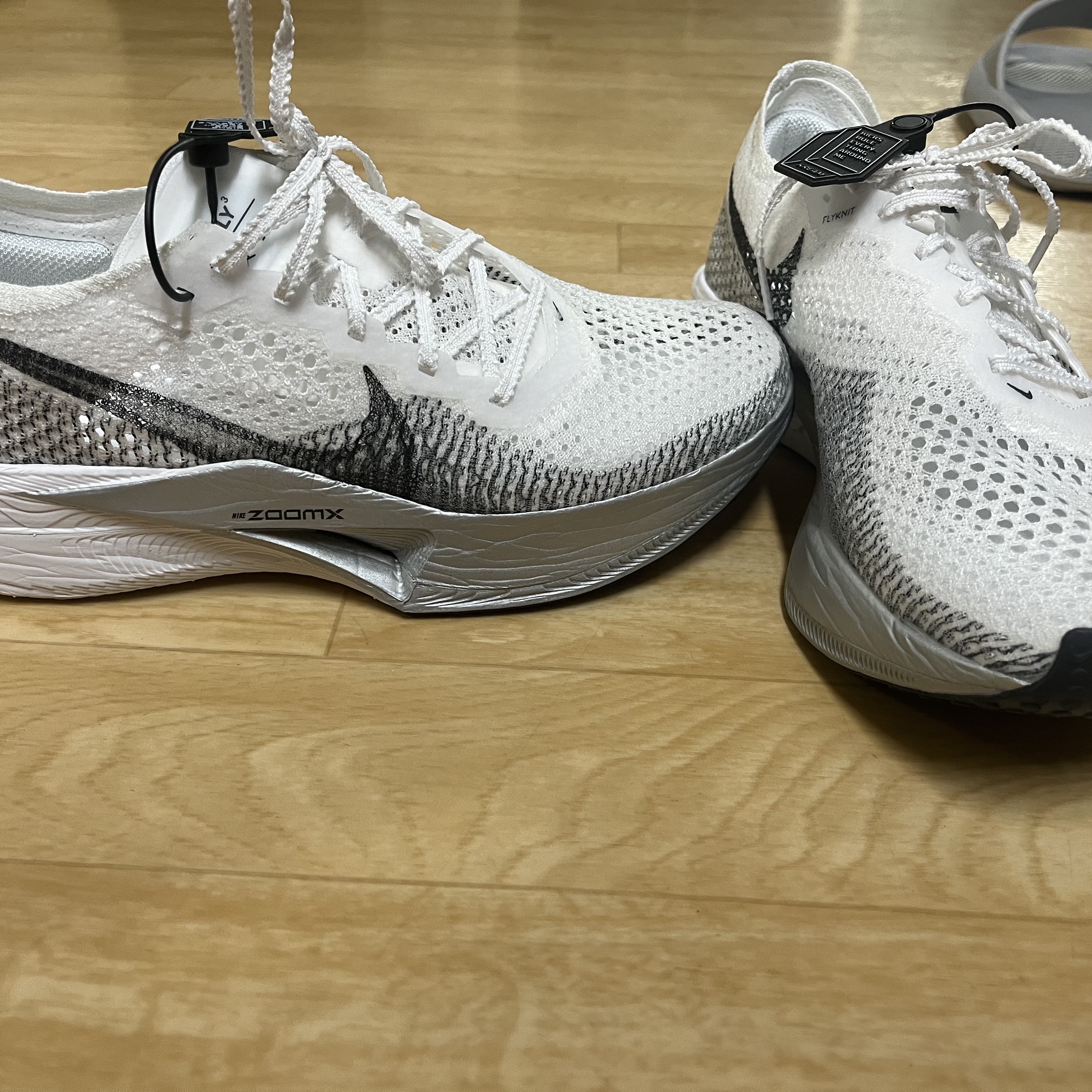 Nike ZoomX Vaporfly Next% 3 White Grey 착용 스타일