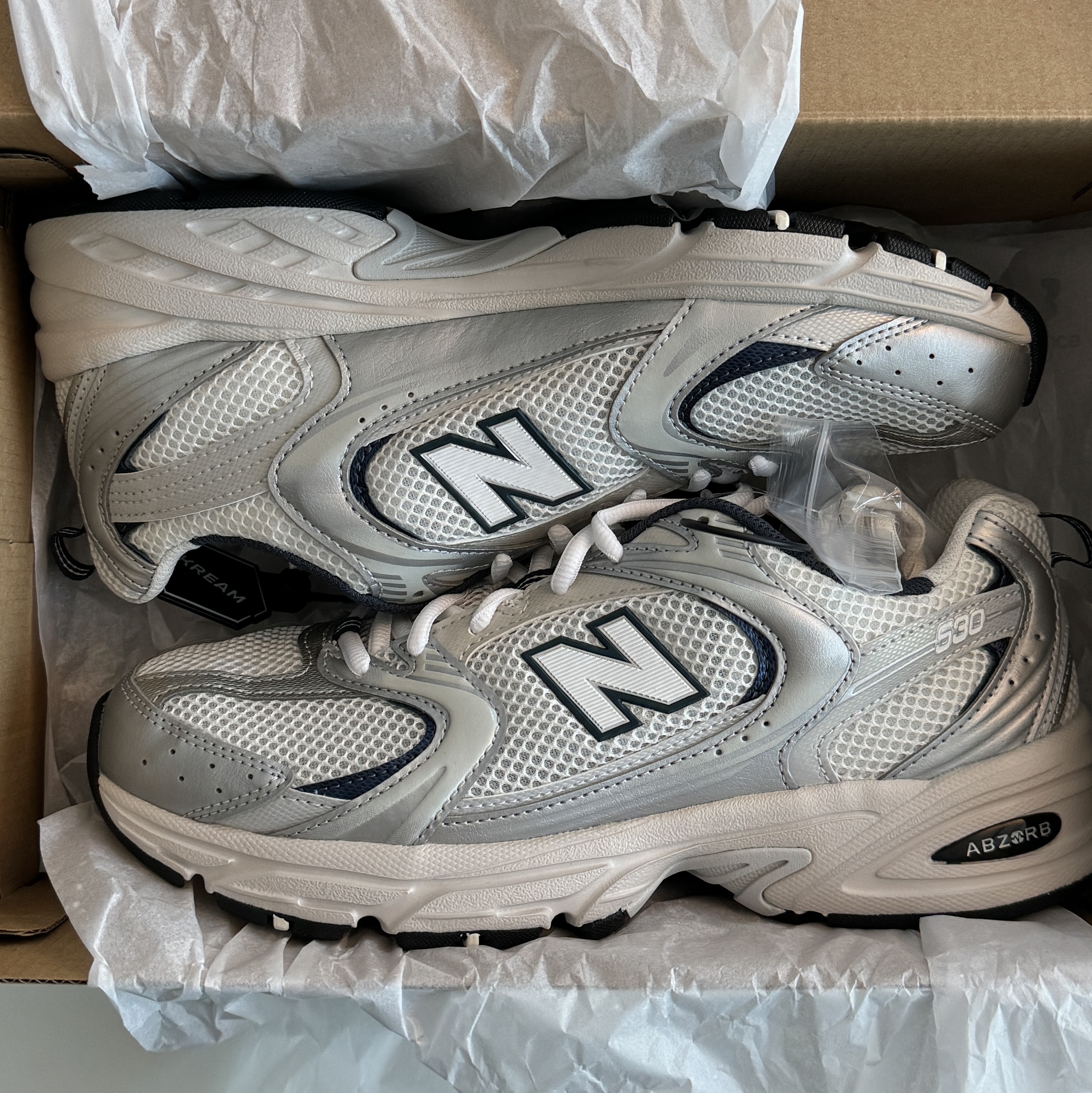 New Balance 530 Steel Grey 착용 스타일