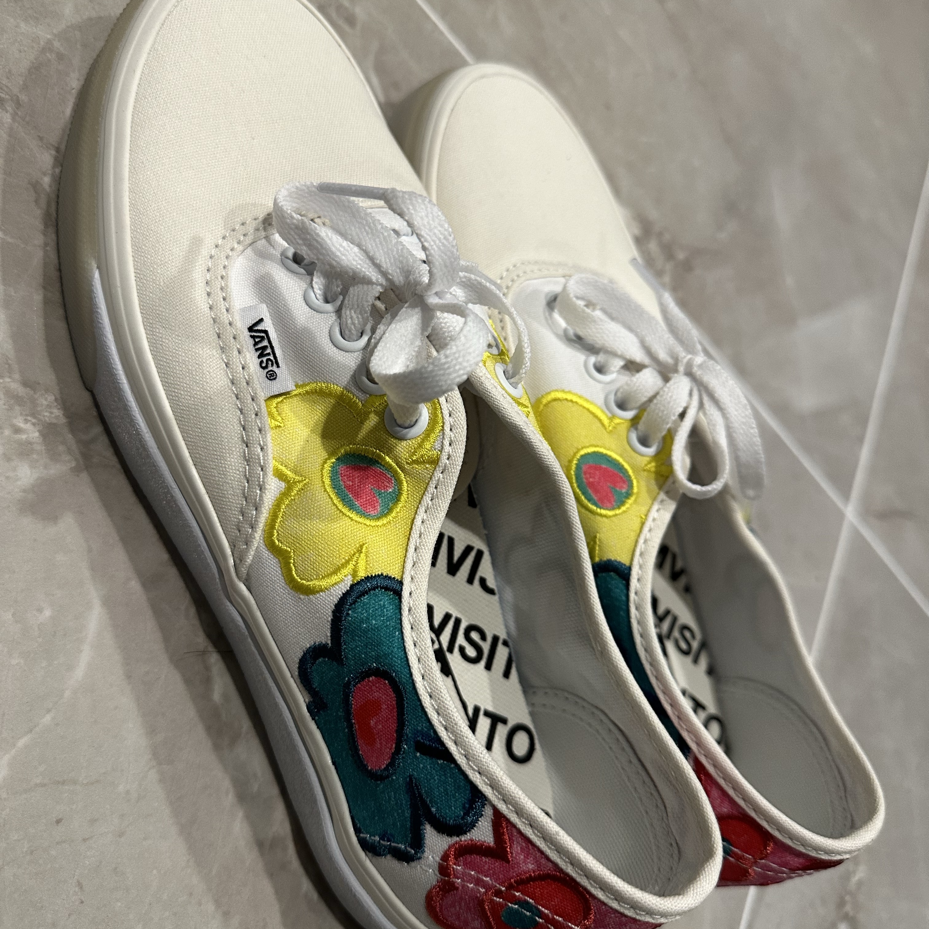 Vans x The Museum Visitor Authentic Marshmallow True White 착용 스타일