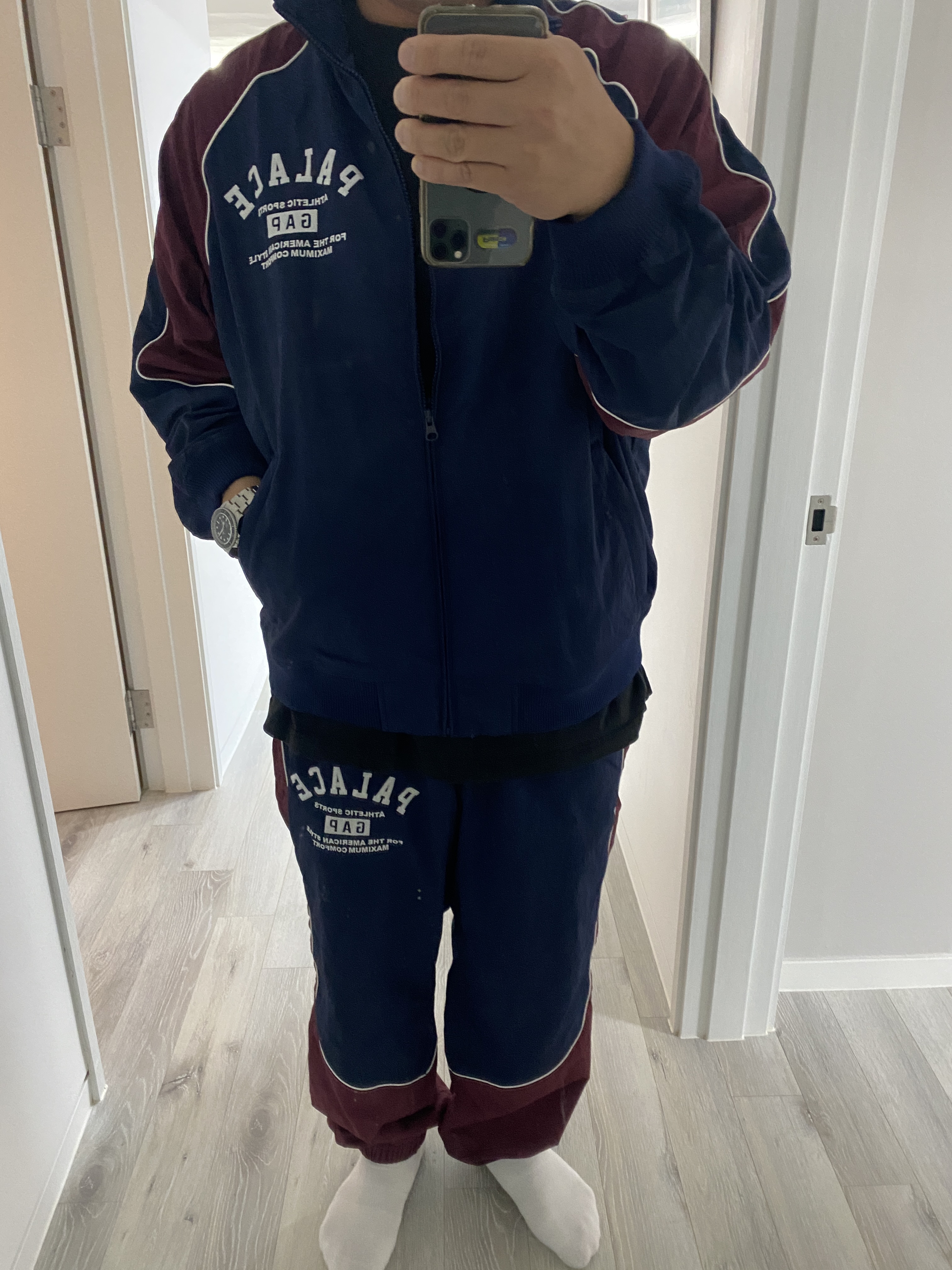 Palace x Gap Nylon Track Bottom Navy Red - 24SS, Palace x Gap Nylon Track Top Navy Red - 24SS 착용 스타일 - 1