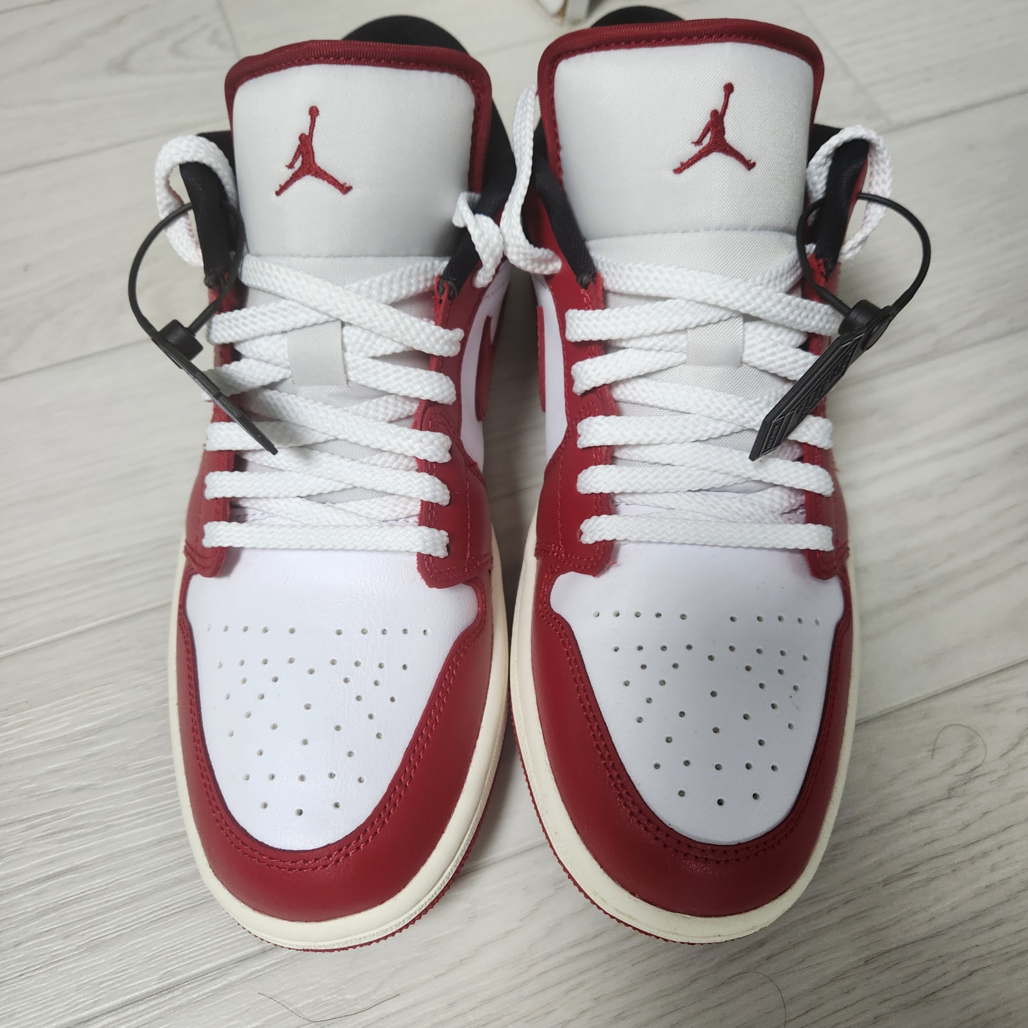 (W) Jordan 1 Low White Gym Red 착용 스타일