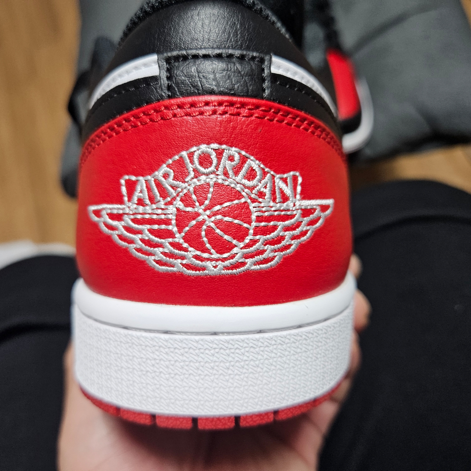 Jordan 1 Low White Varsity Red 착용 스타일 - 2
