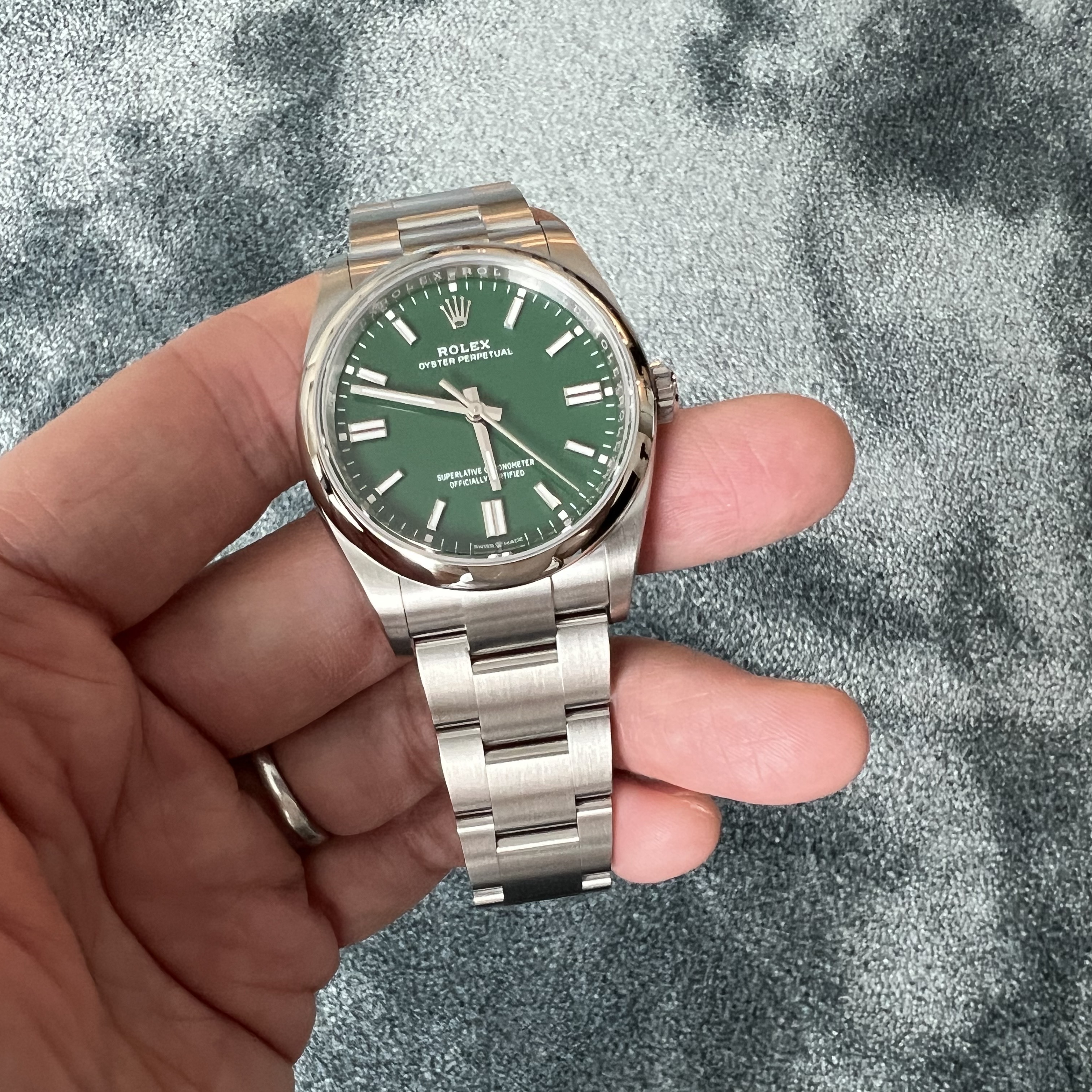 Rolex Oyster Perpetual 36mm 126000 Green Oyster 착용 스타일