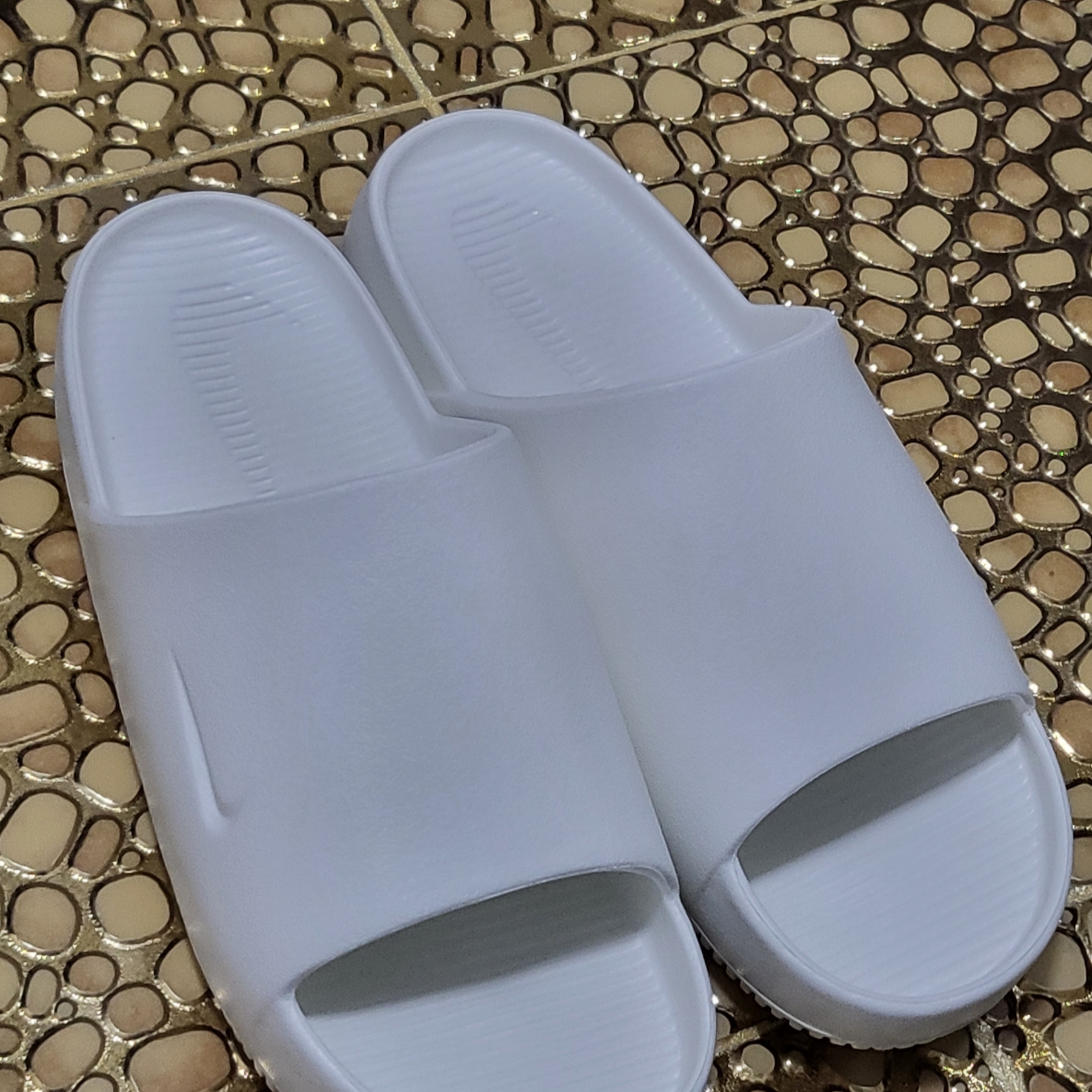 Nike Calm Slide Sail 착용 스타일