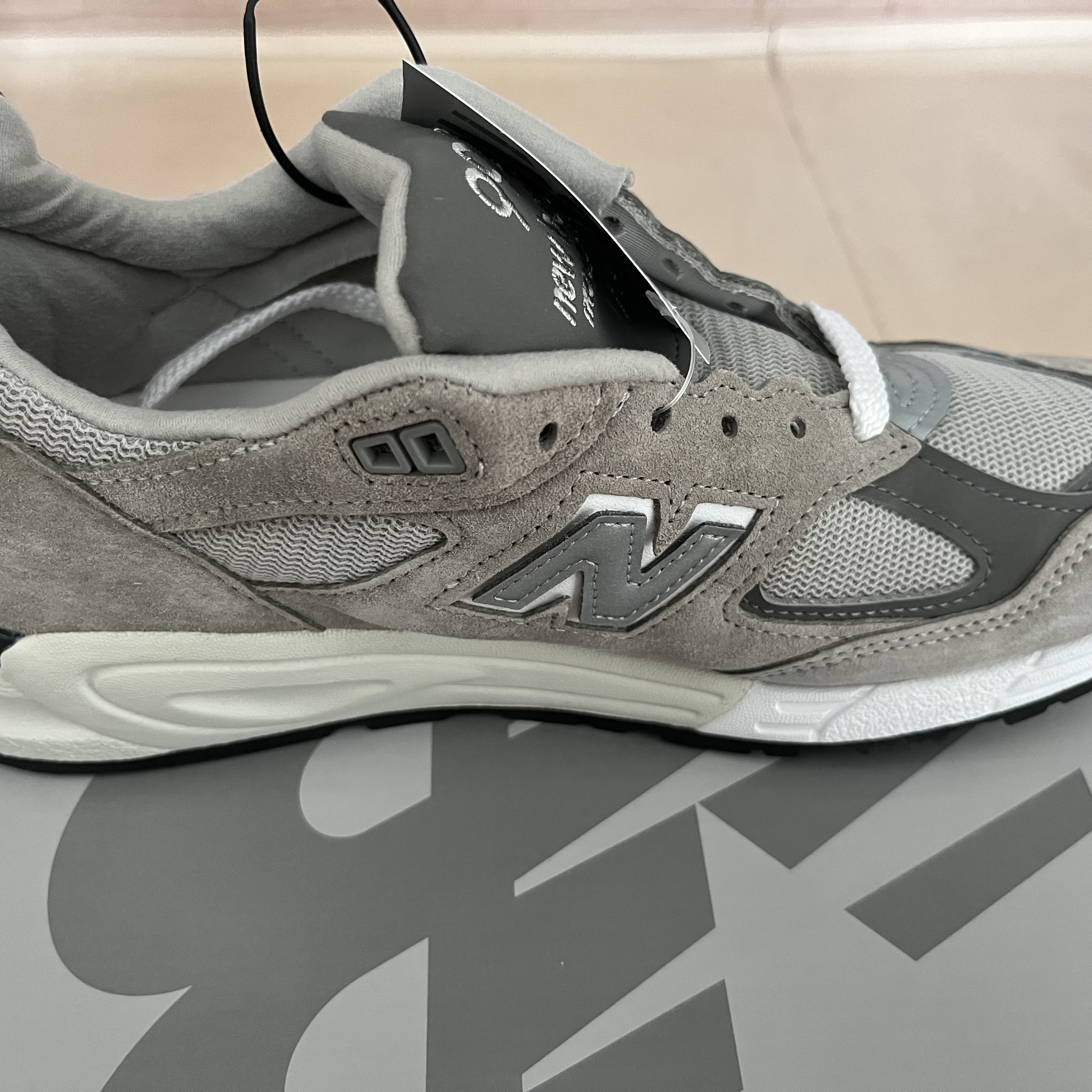 New Balance 990v2 Made in USA Grey 착용 스타일 - 4