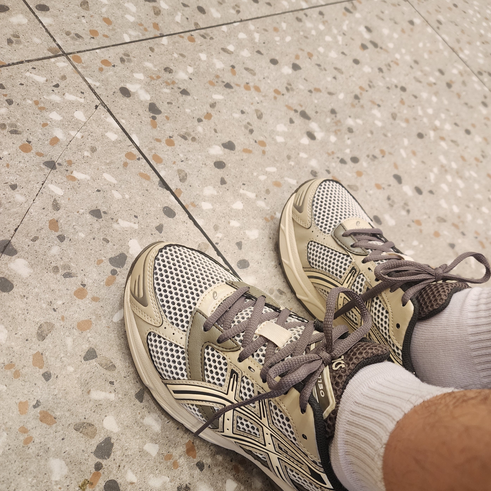 Asics Gel-1130 Birch Dark Taupe - Korea Exclusive 착용 스타일