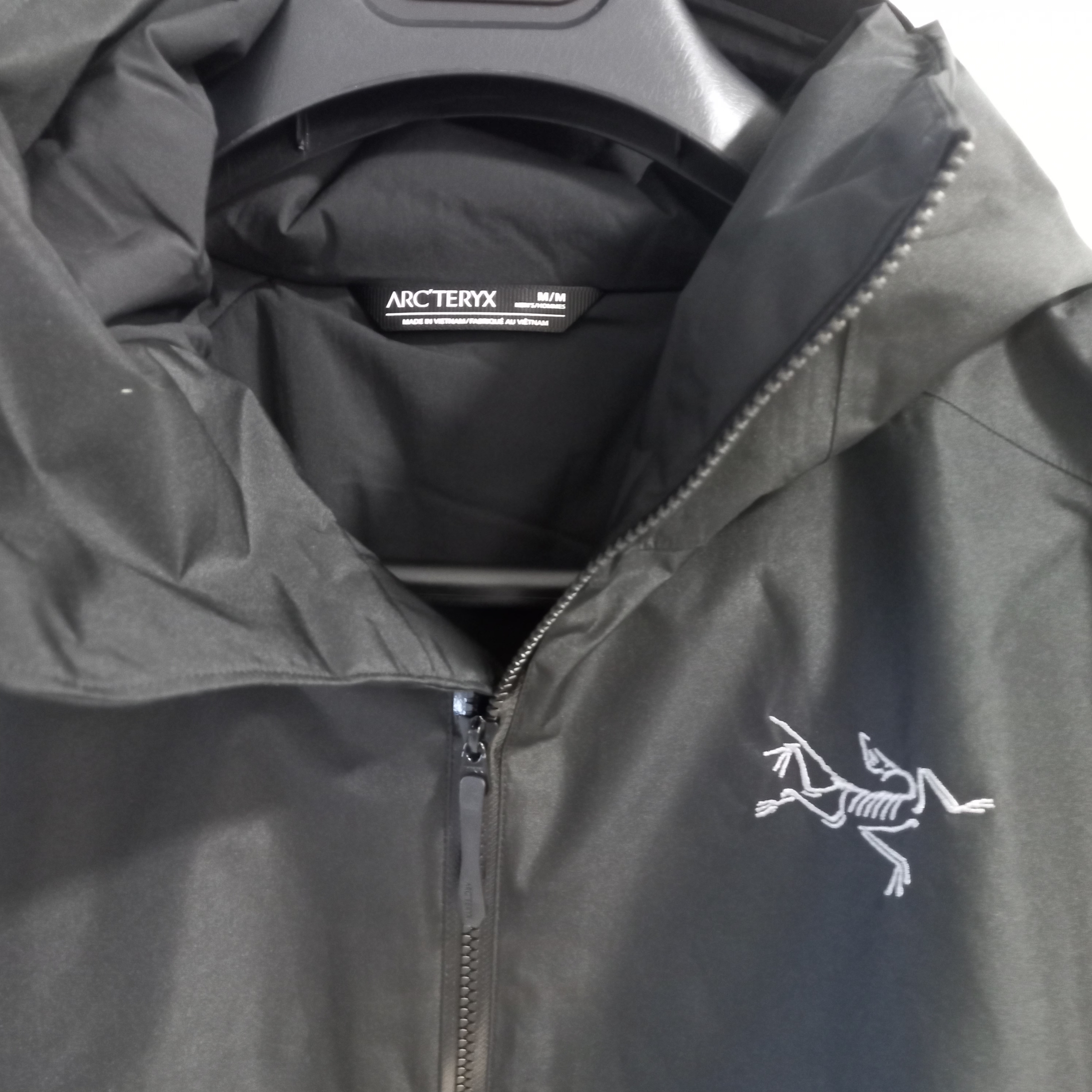 Arc'teryx Solano Insulated Hoody Black Graphite, Arc'teryx Solano Insulated Hoody Black Graphite 착용 스타일 - 7