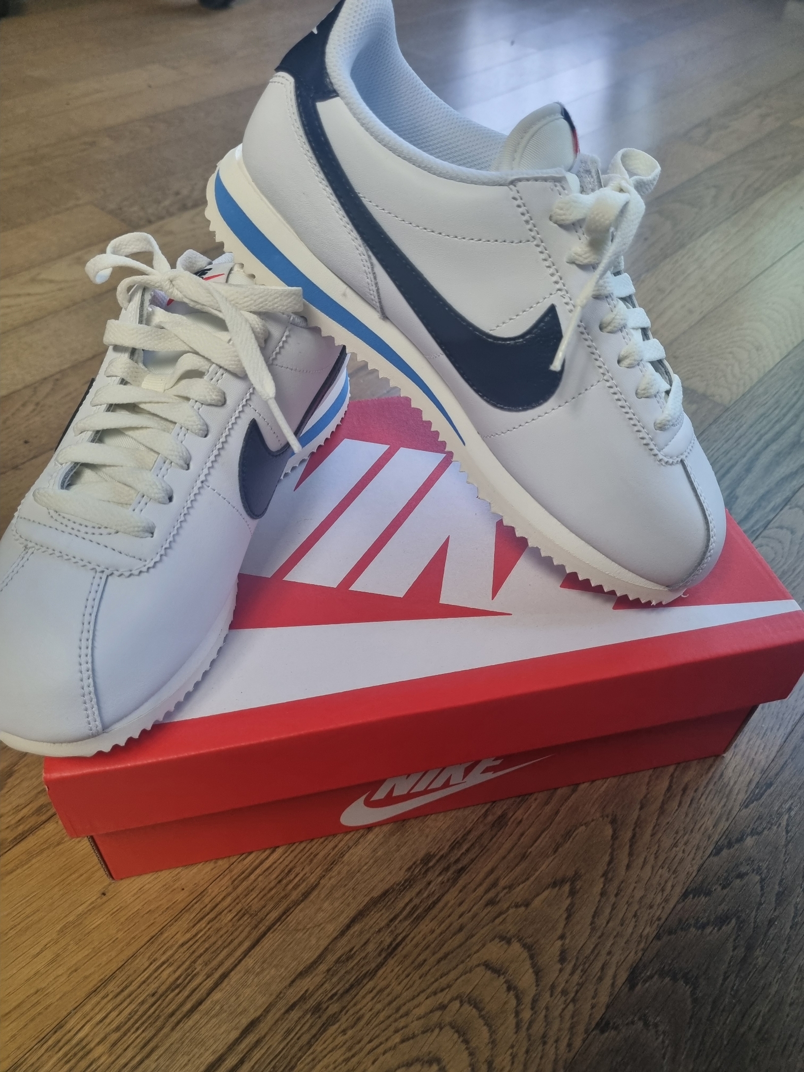 (W) Nike Cortez White and Black 착용 스타일