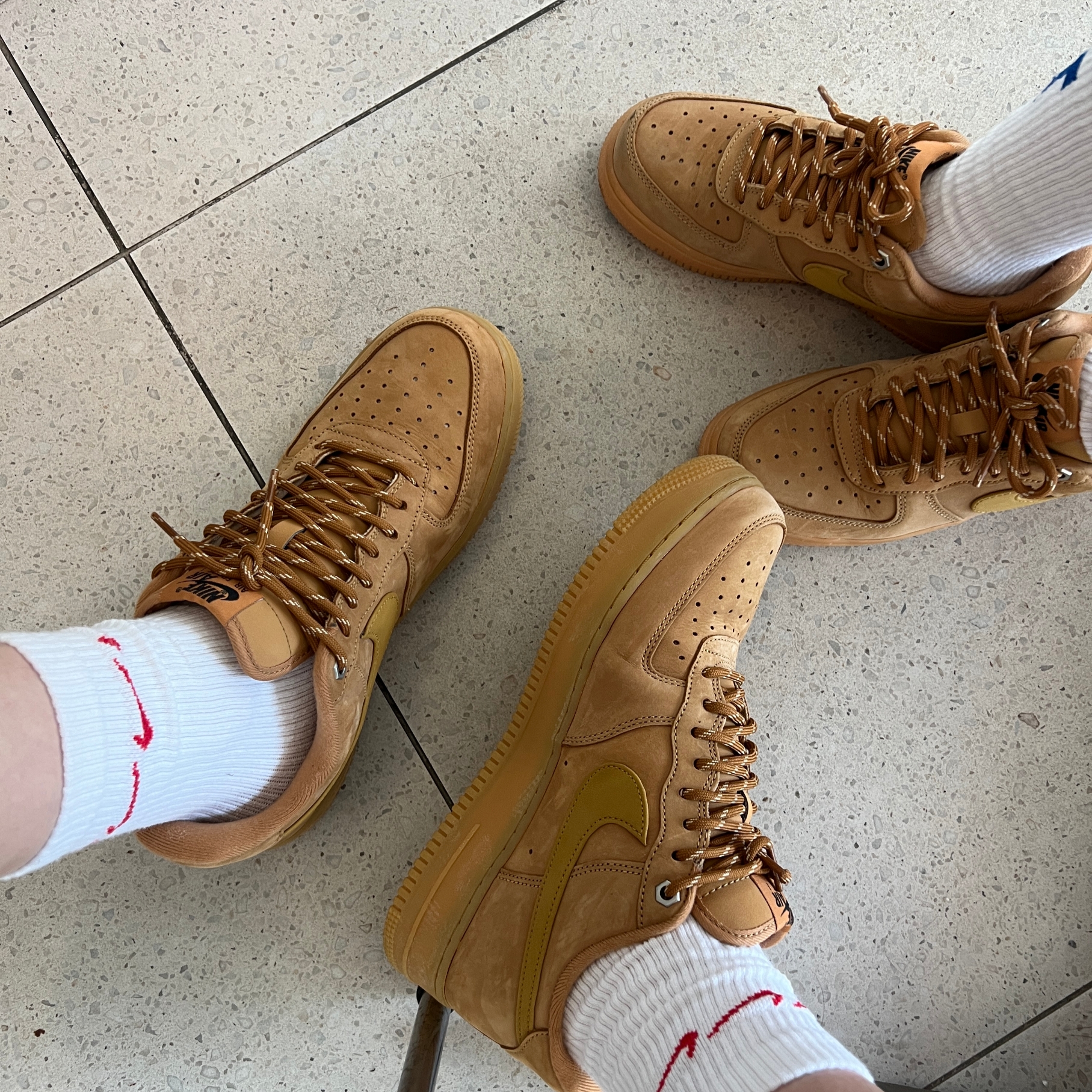 Nike Air Force 1 '07 WB Flax 착용 스타일