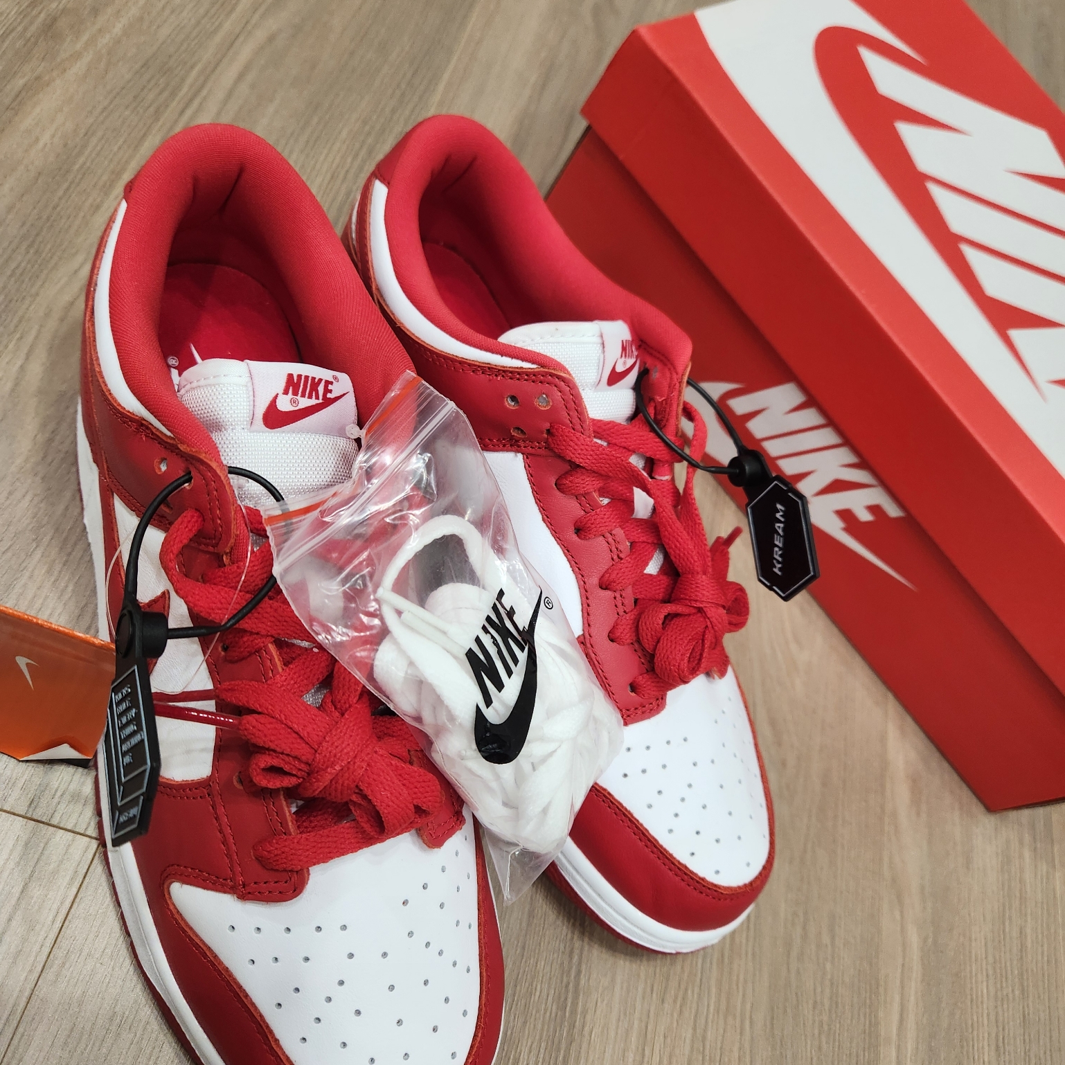 Nike Dunk Low SP White and University Red 2023 착용 스타일 - 2