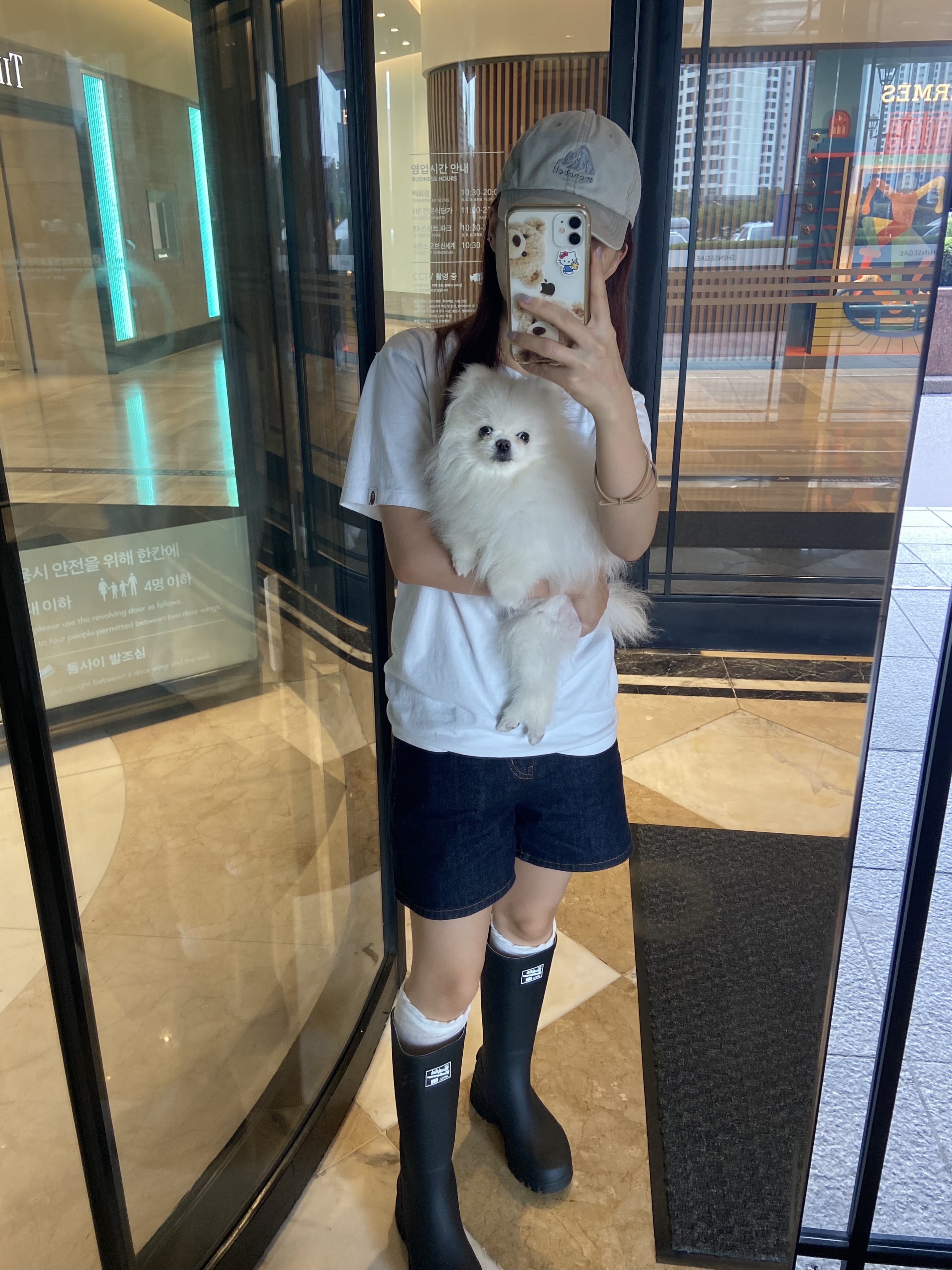 (W) Rockfishweatherwear Flatform Long Rain Boots Black, BAPE ABC Camo Milo Busy Works T-Shirt White Green 착용 스타일 - 1